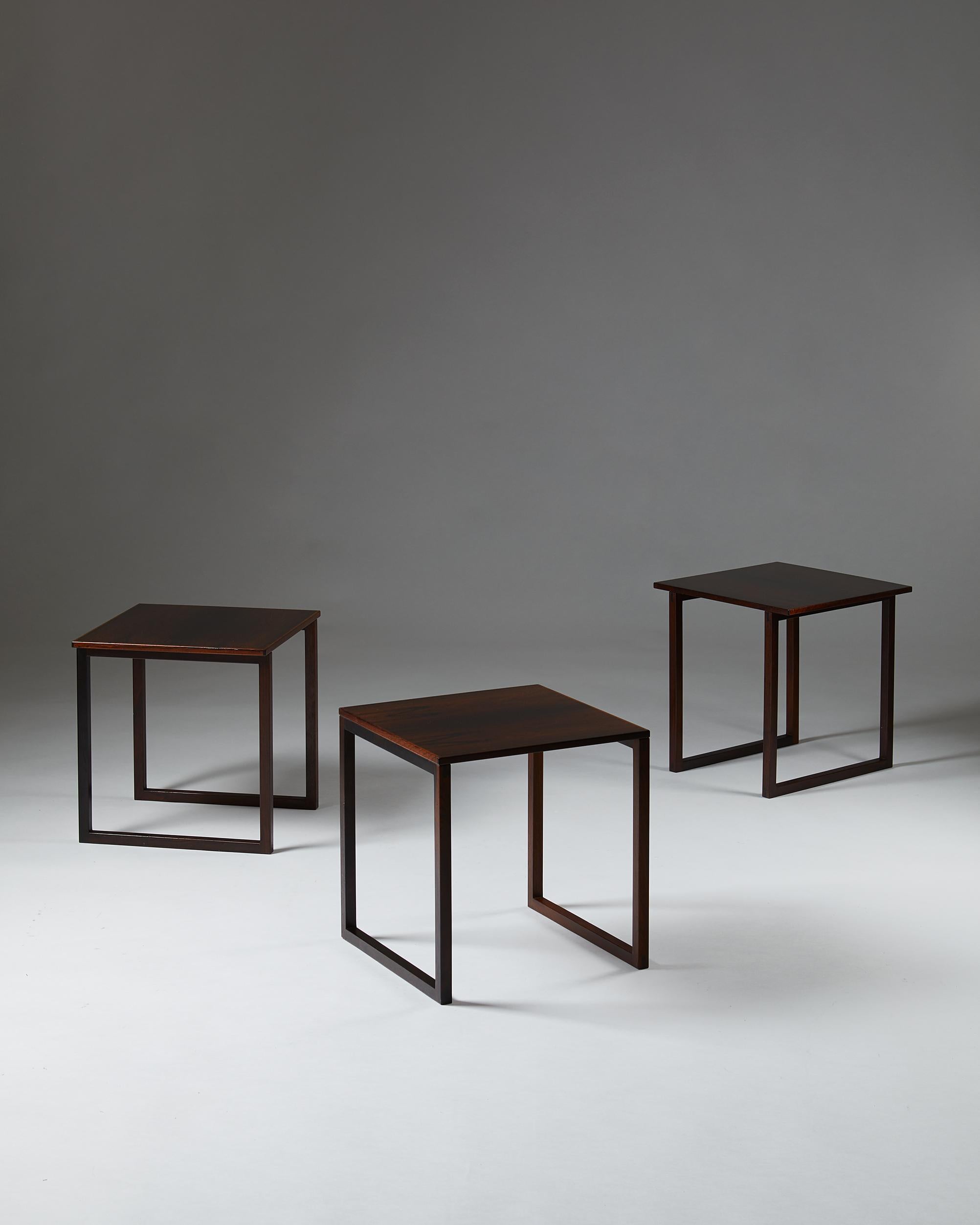 Set of three nesting tables, anonymous,
Denmark, 1950s.

Rosewood.

Dimensions:
H: 42 cm
D: 40 cm
W: 40 cm

Stamped VM.