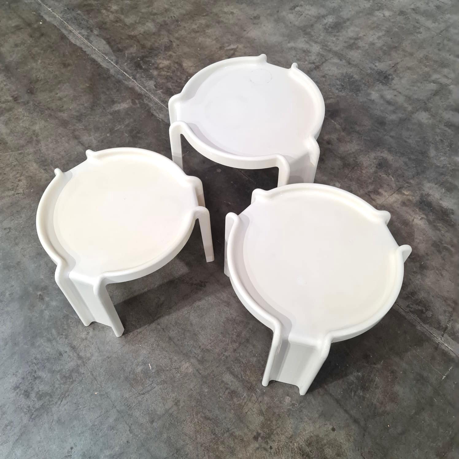 A set of three futuristic or space-age plastic nesting tables by Giotto Stoppino for Kartell. Made in Australia circa 1970's and stamped underneath. The color I'd say is a cream, off white. The largest table measures 16 x 19 x 19 inches.

Condition: