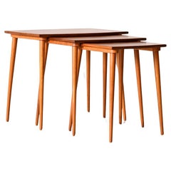 Ensemble de trois tables gigognes