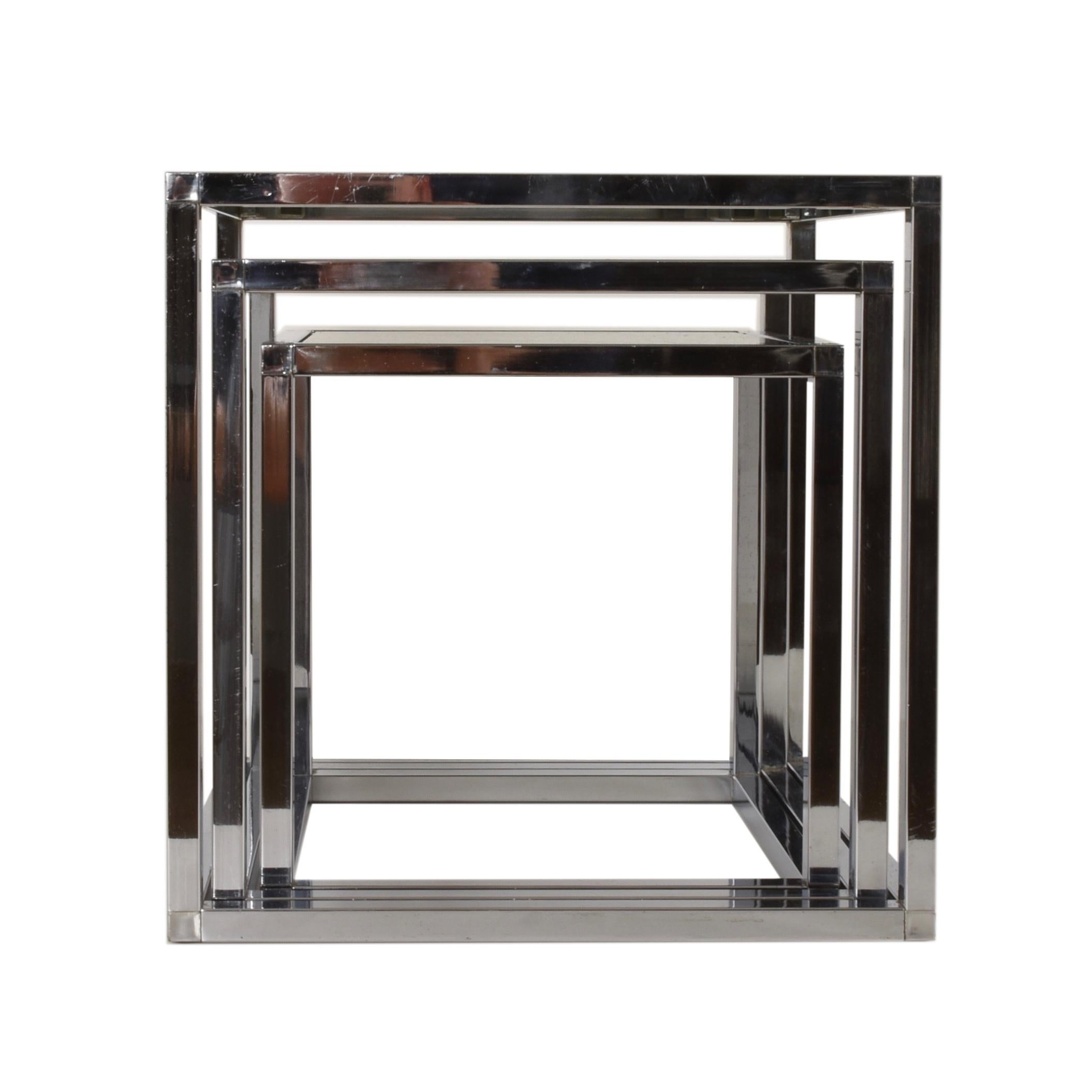 Set of Three Nesting Tables in Chrome and Glass, Italy, 1970s Mid-Century Modern In Excellent Condition In Roma, IT