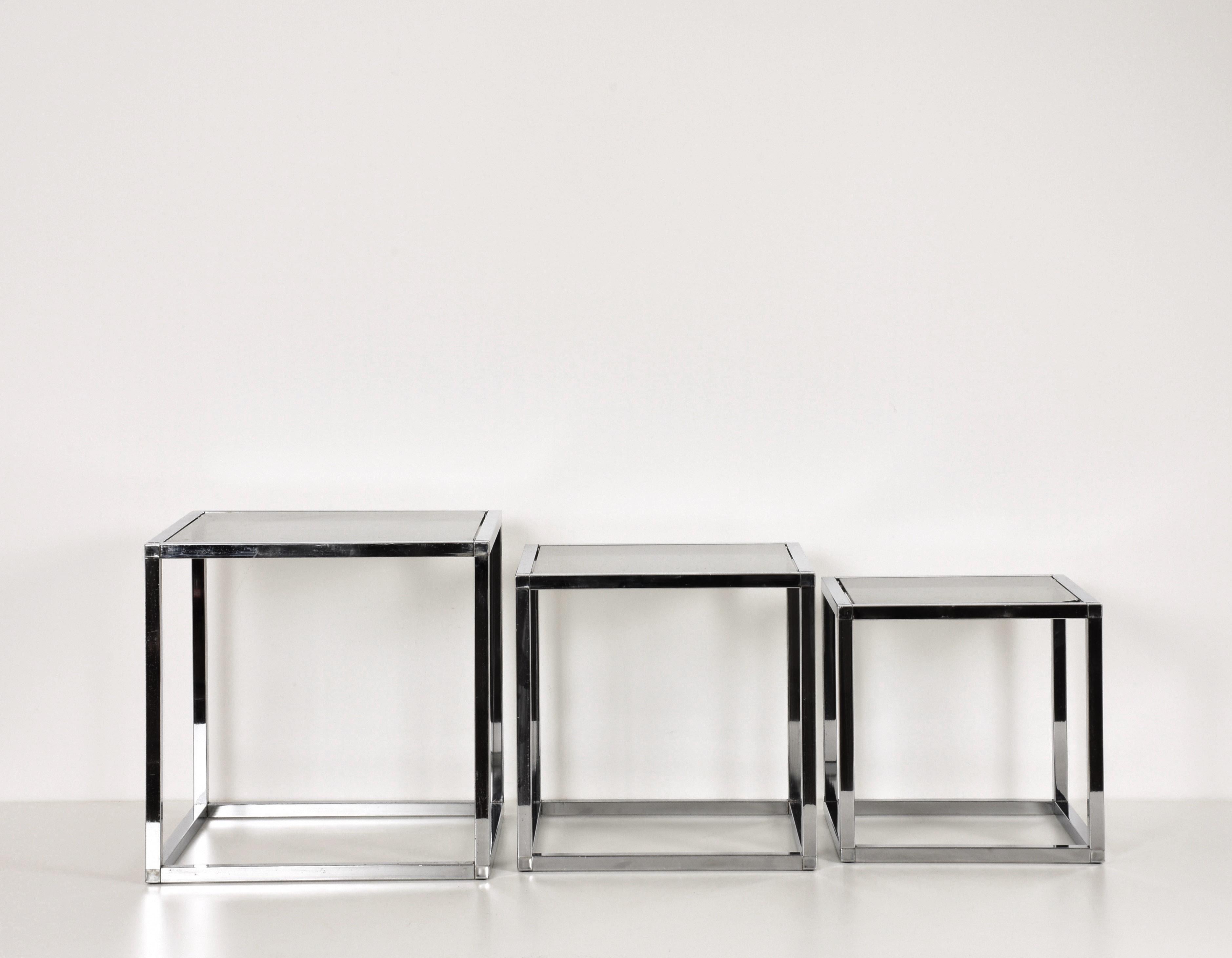 Crystal Set of Three Nesting Tables in Chrome and Glass, Italy, 1970s Mid-Century Modern