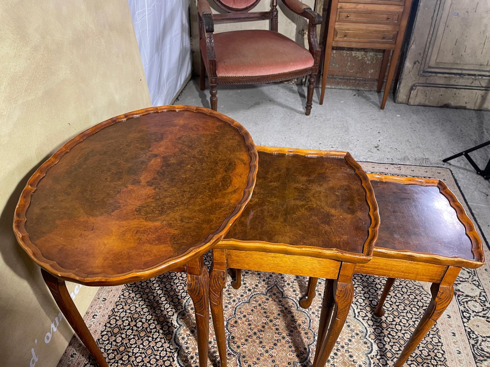 Ensemble de trois tables gigognes de style Queen Anne Bon état - En vente à Eindhoven, NL