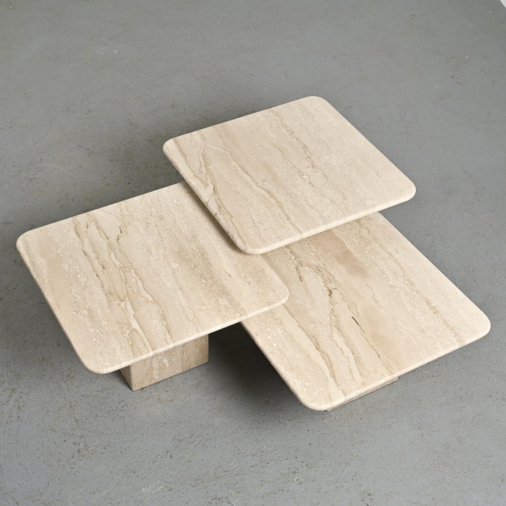 Set of three nesting travertine tables, Italy circa 1970 In Good Condition In VILLEURBANNE, FR