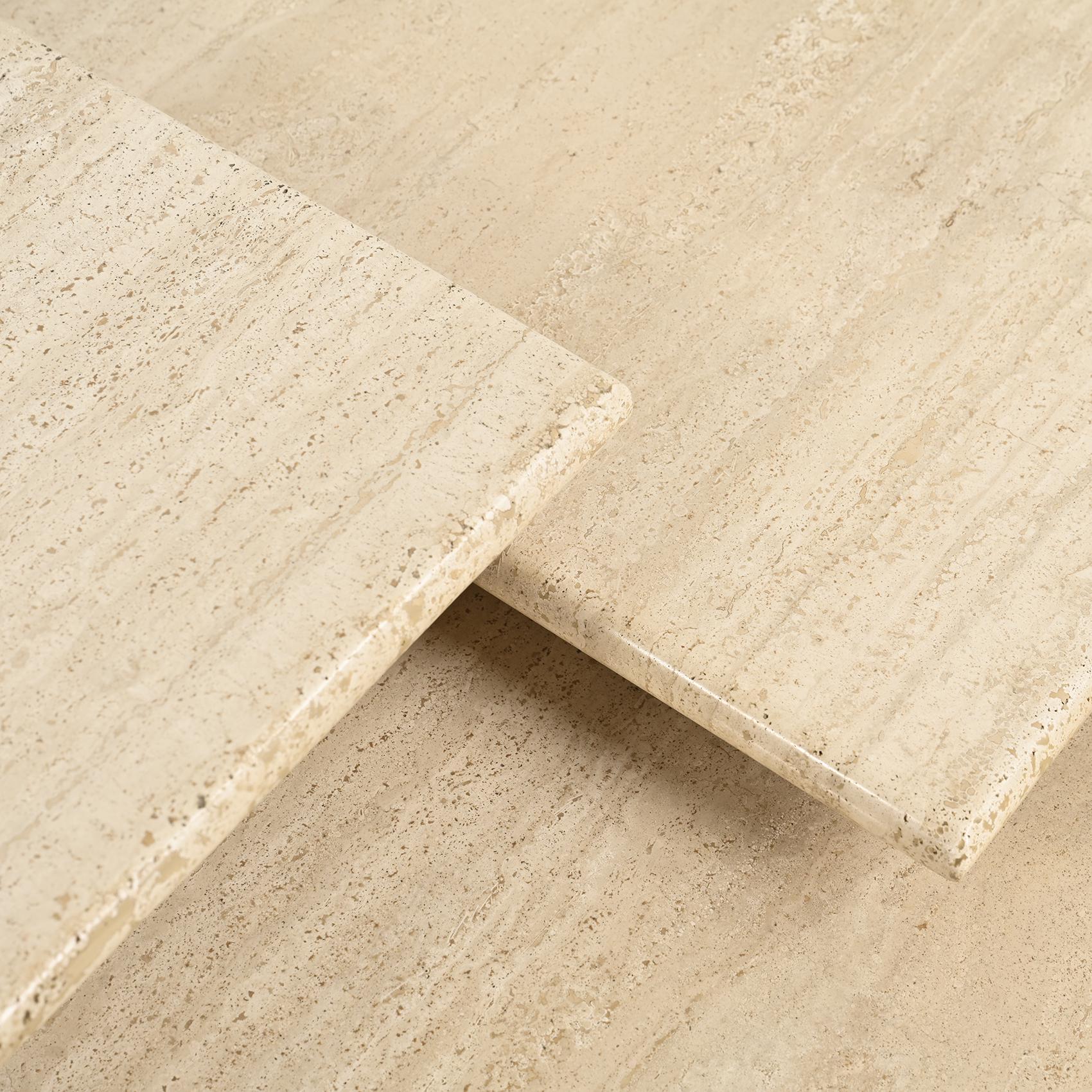 Set of three nesting travertine tables, Italy circa 1970 In Good Condition In VILLEURBANNE, FR