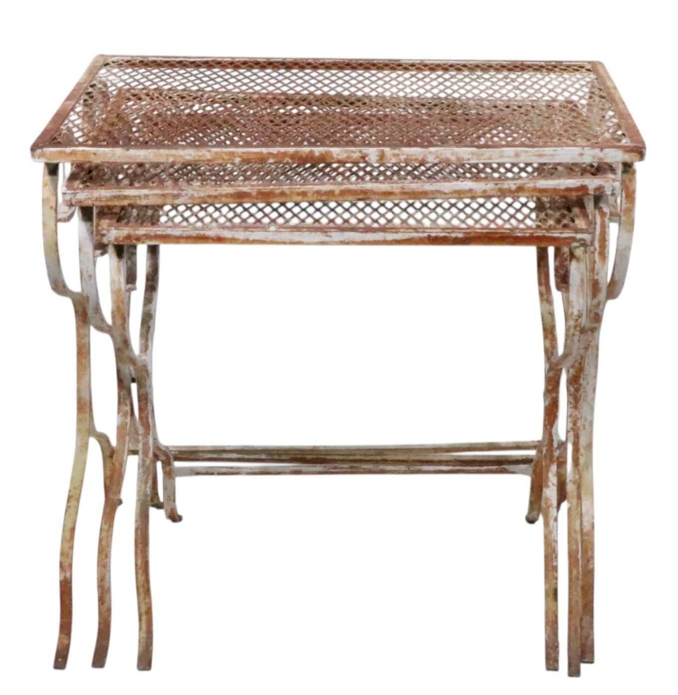 Set of Three Nesting Wrought Iron Garden Patio Poolside Tables att to Salterini For Sale 4