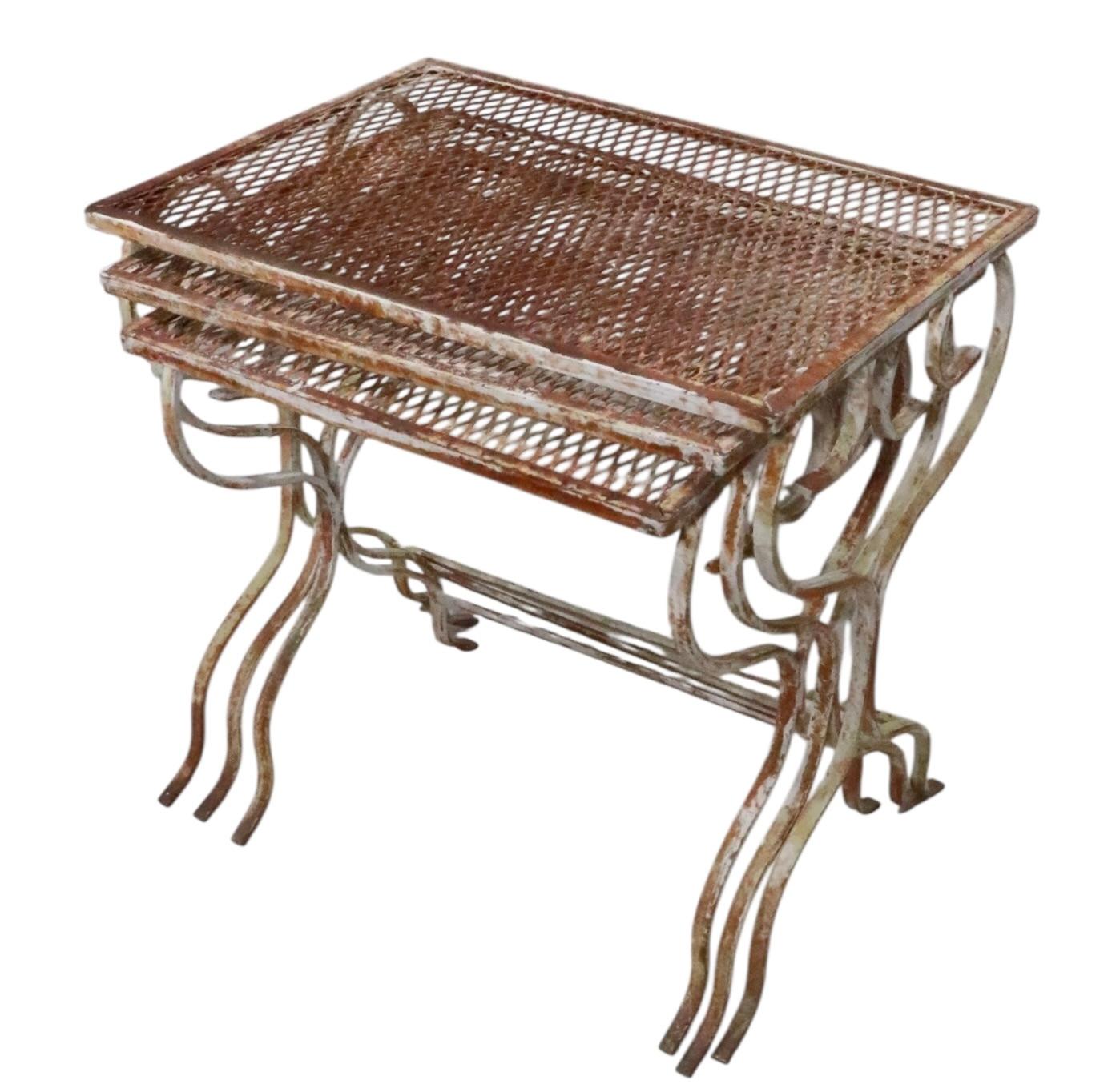 Set of Three Nesting Wrought Iron Garden Patio Poolside Tables att to Salterini For Sale 5