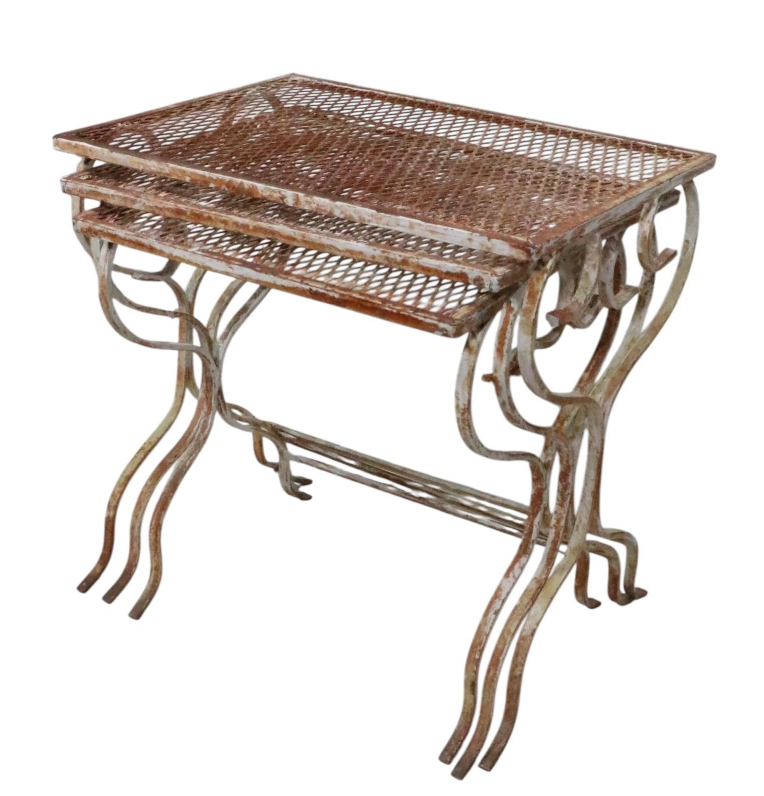 Set of Three Nesting Wrought Iron Garden Patio Poolside Tables att to Salterini For Sale 6