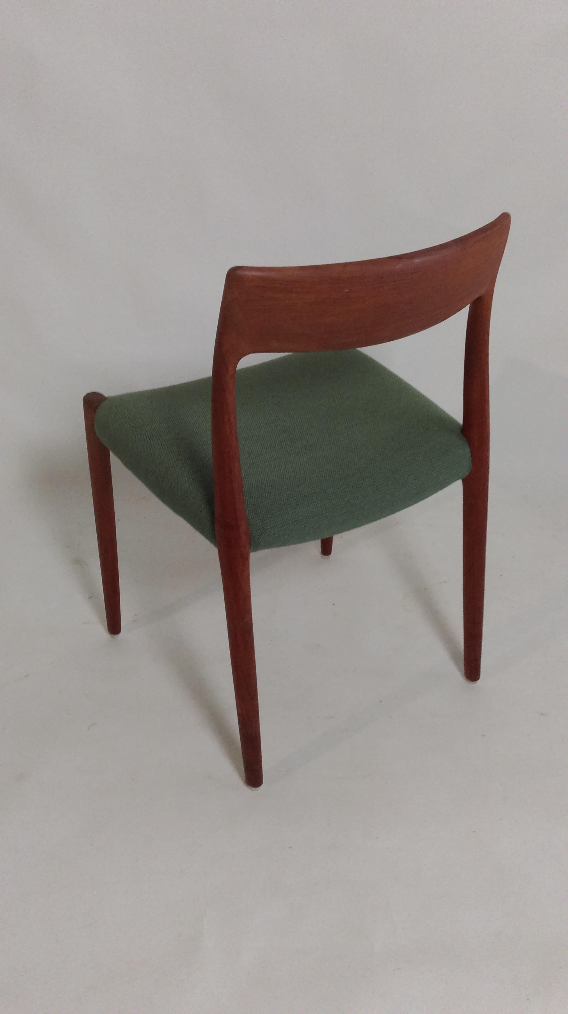 Set of Three Niels Otto Moller model 77 Teak Dining Chairs In Good Condition In Knebel, DK