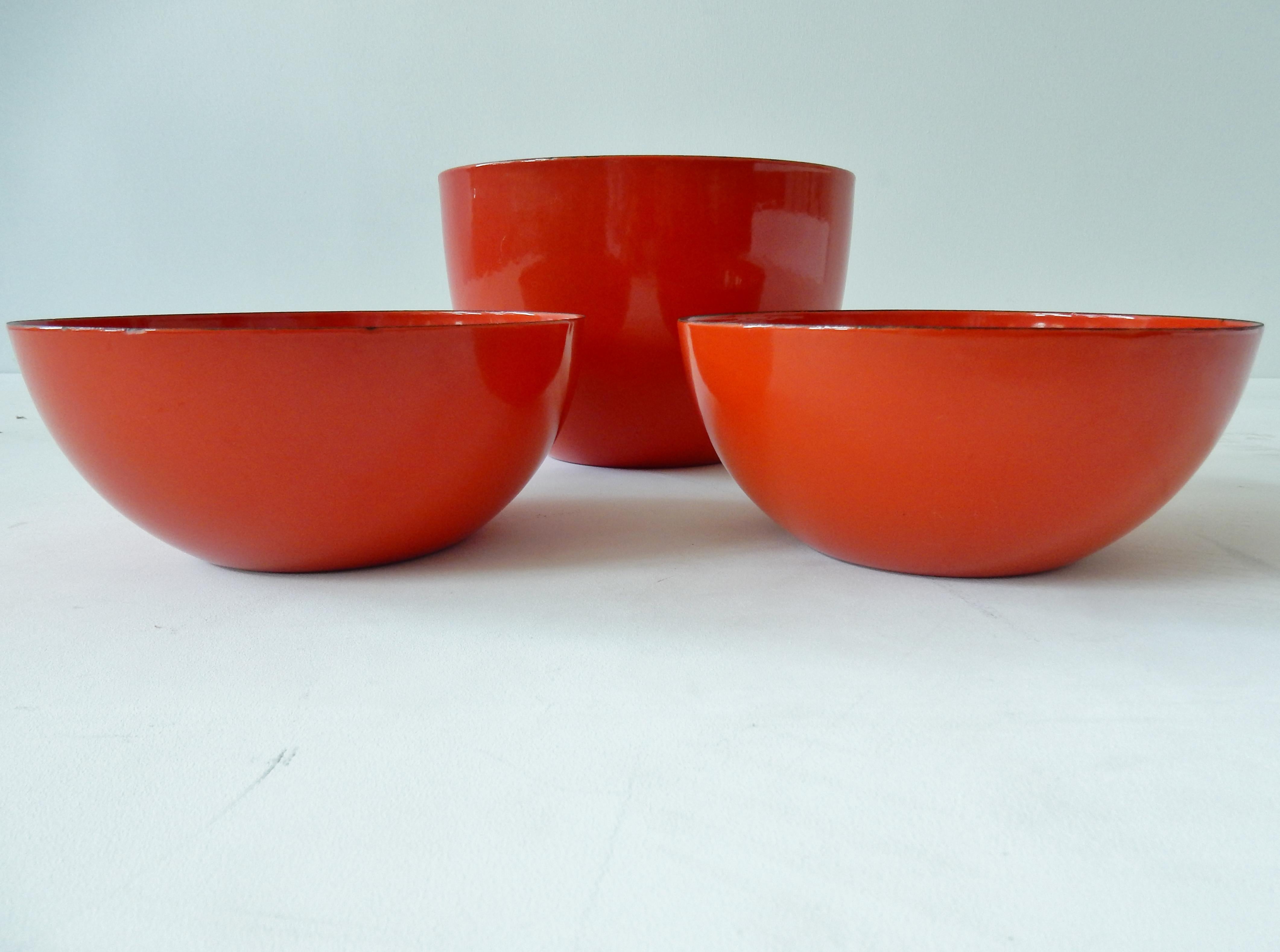 Mid-Century Modern Ensemble de trois bols en émail orange-rouge de Kaj Franck pour Finel, Finlande, années 1960 en vente