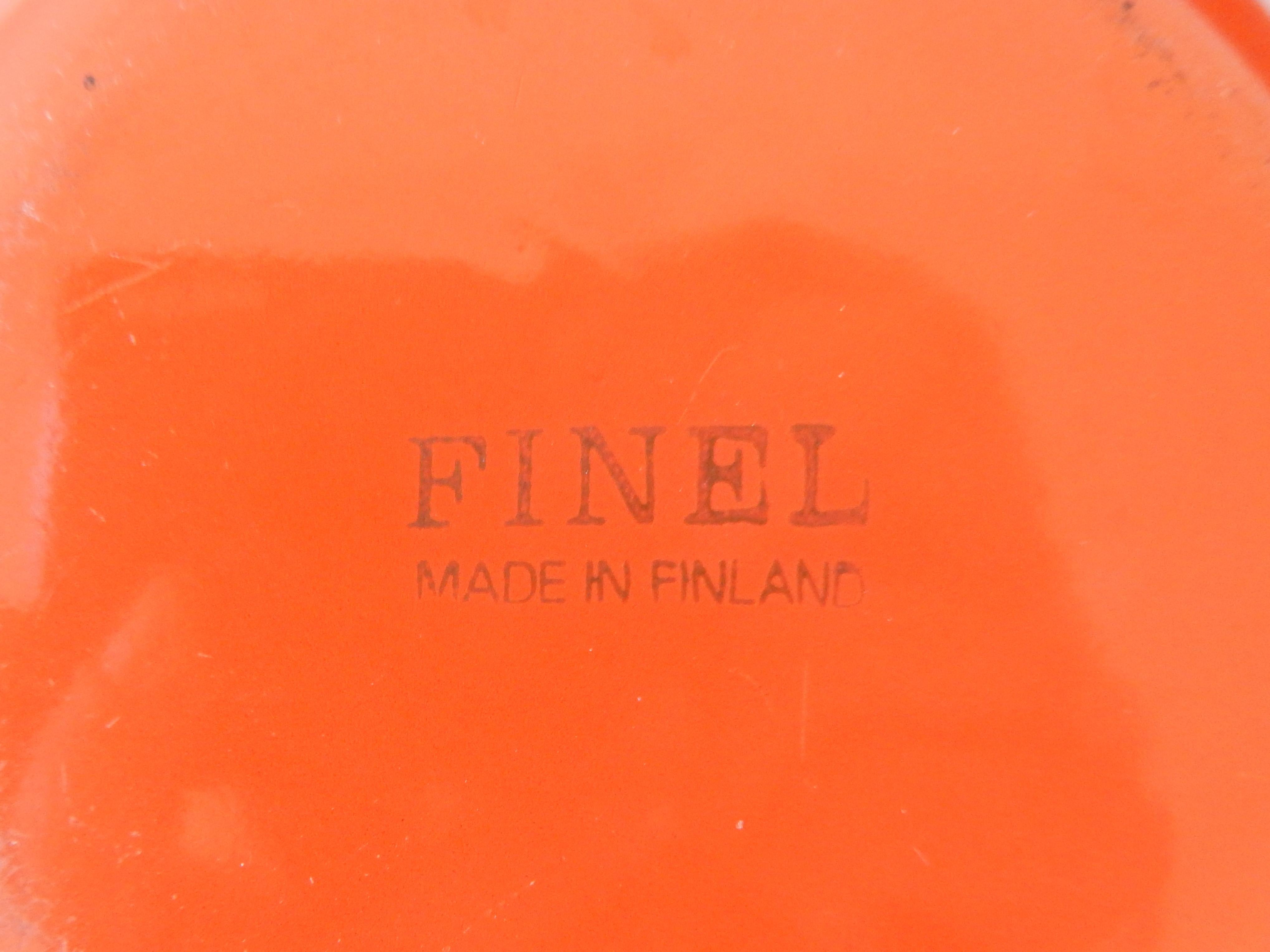 Mid-Century Modern Set of three Orange-Red Enameled Bowls by Kaj Franck for Finel, Finland, 1960s For Sale