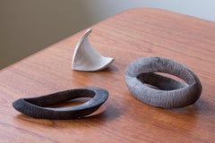 Set di tre sculture organiche in ceramica di un artista danese sconosciuto. Realizzato a mano