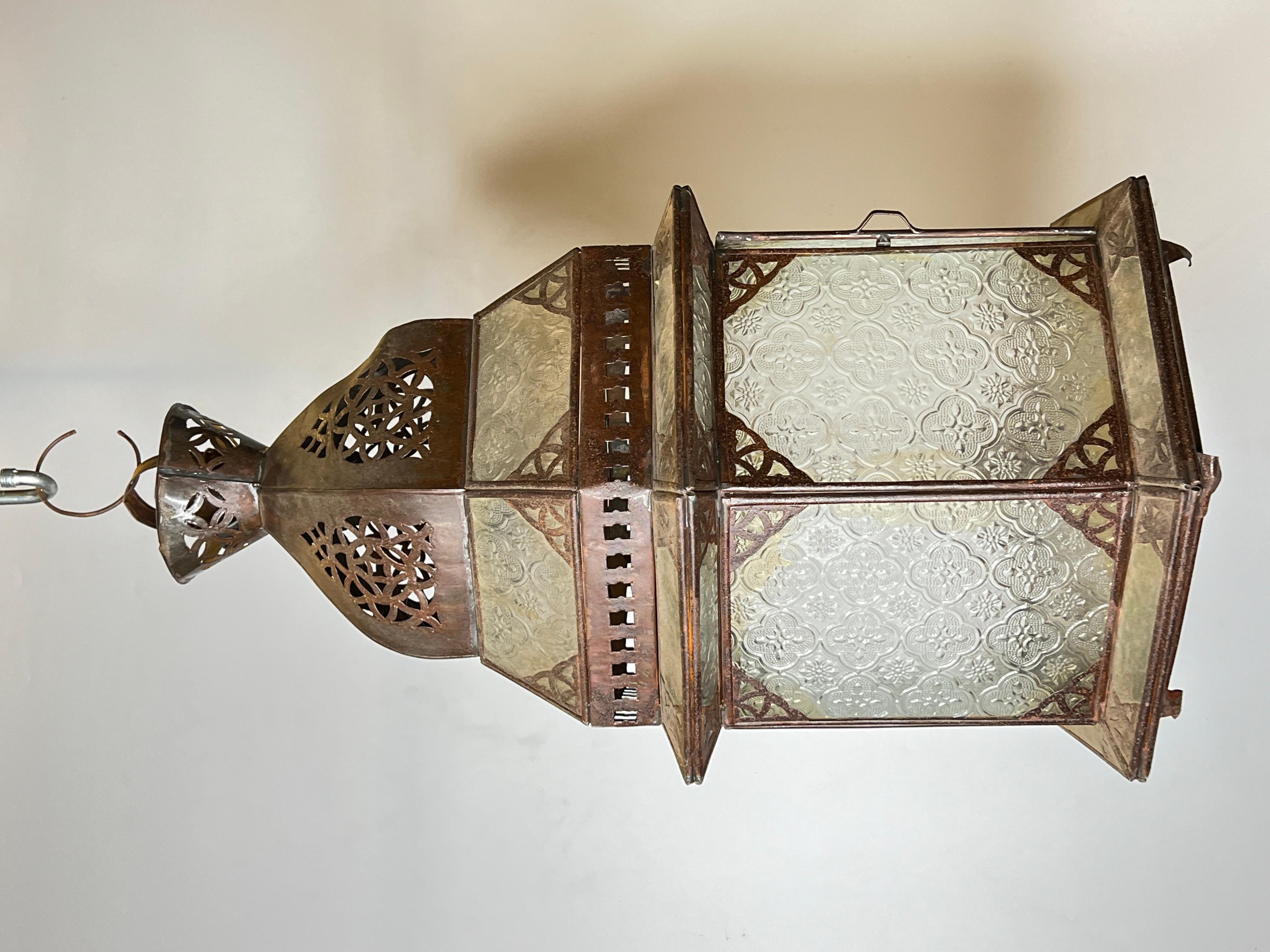 Set of Three Oriental Style Metal Lanterns For Sale 3
