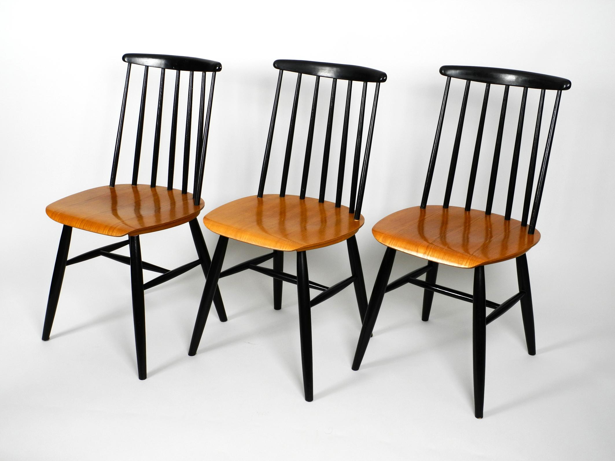 Mid-Century Modern Set of Three Original Midcentury Wood Spindle Back Chairs with Teak Seat For Sale