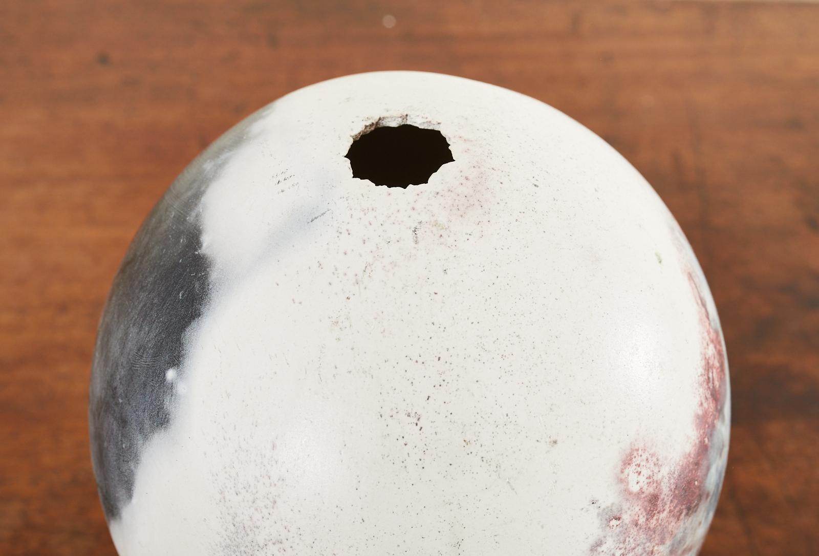 Conjunto de tres muestras de huevos de avestruz teñidos y pintados en venta 2