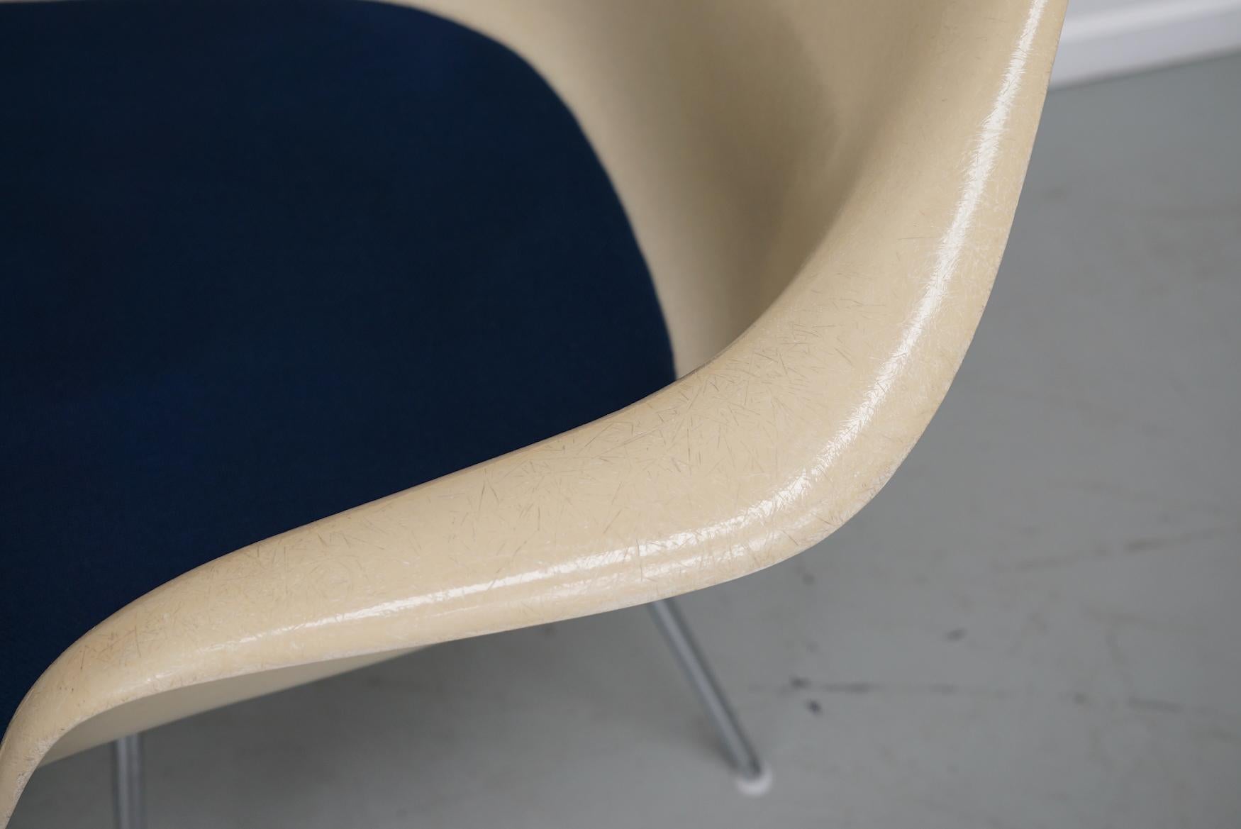Set di tre poltrone DAX in fibra di vetro pergamena Eames per Herman Miller / Vitra in vendita 7