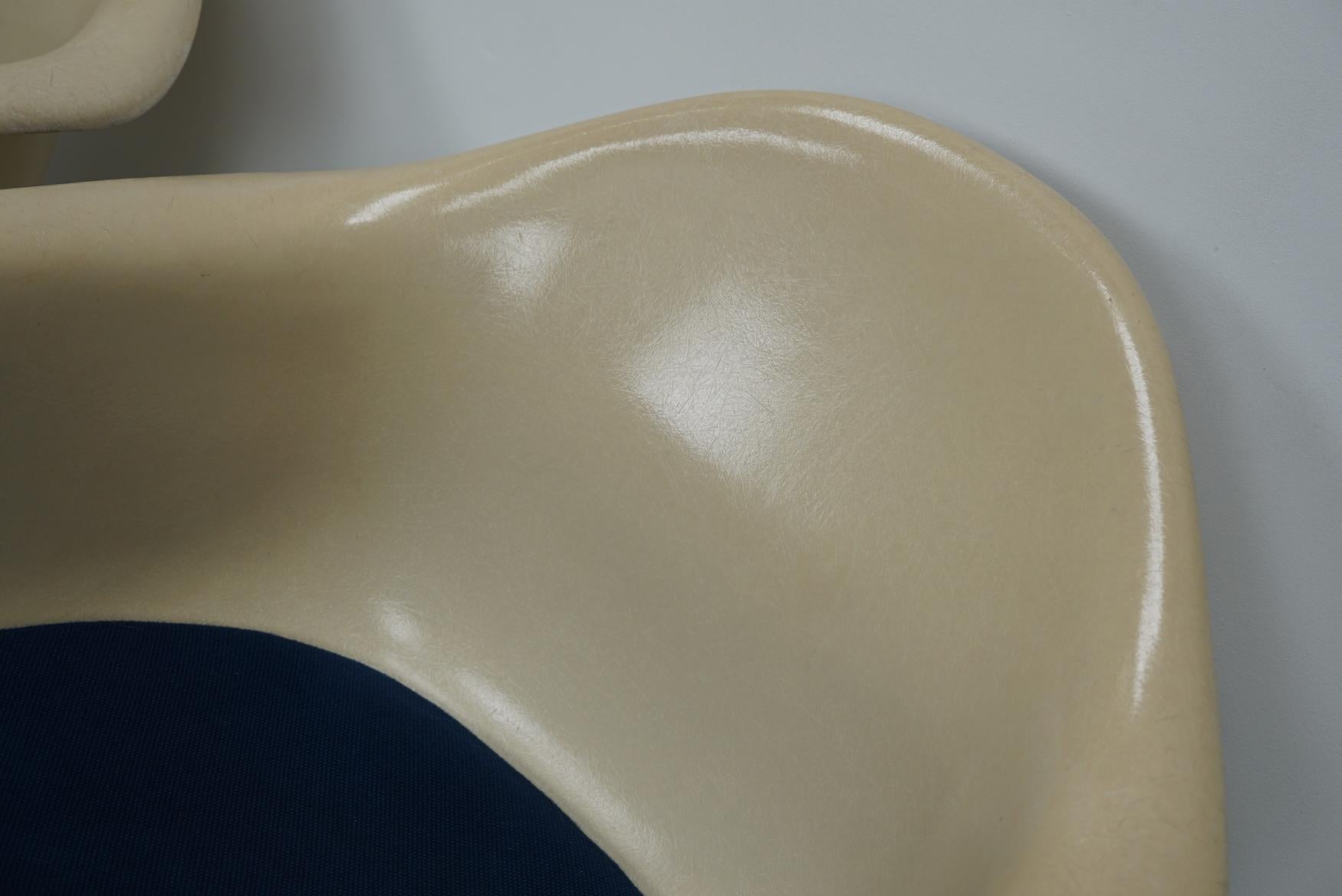 Set di tre poltrone DAX in fibra di vetro pergamena Eames per Herman Miller / Vitra In condizioni buone in vendita a Nijmegen, NL