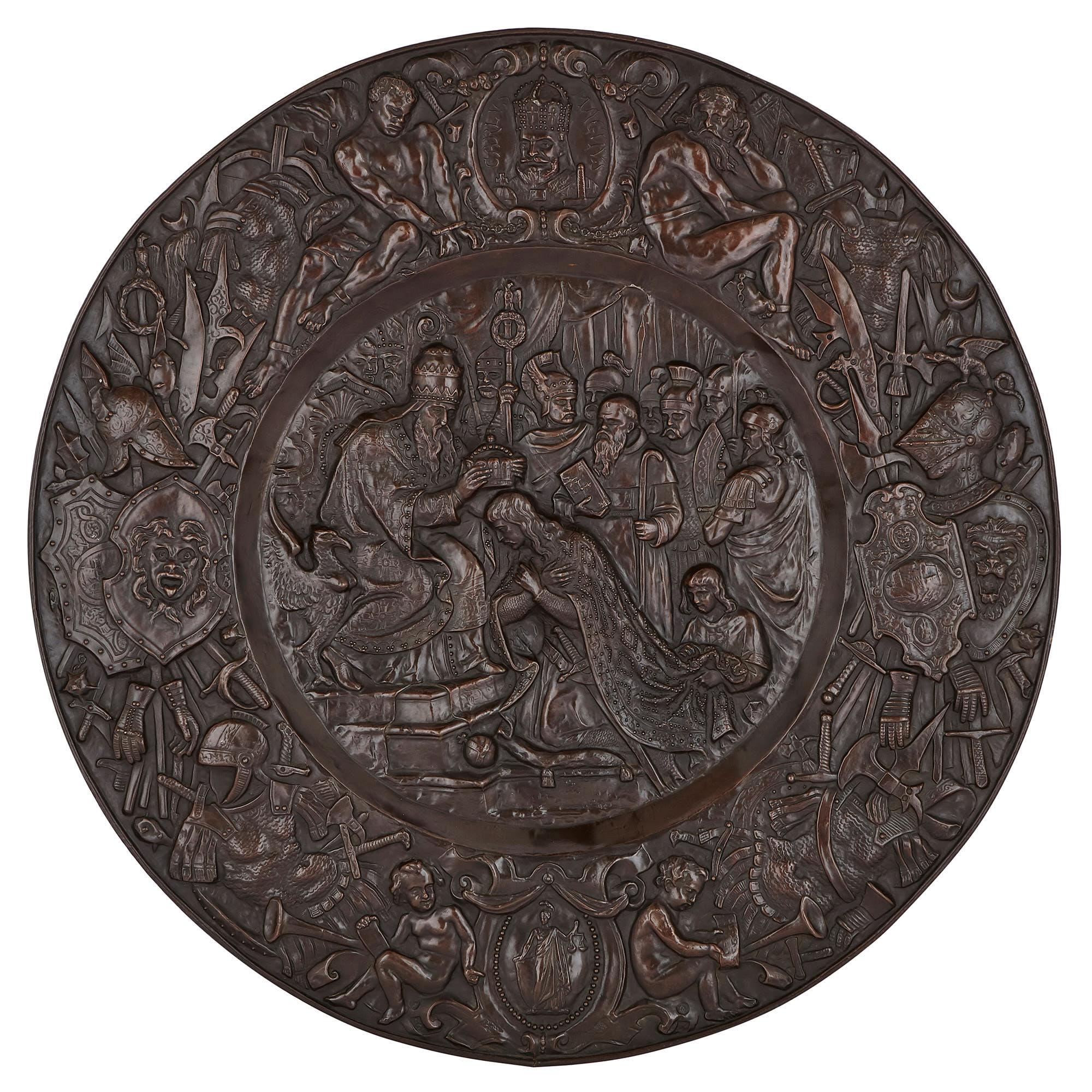 Diese drei runden Kupfertafeln wurden im 19. Jahrhundert in Frankreich hergestellt. Sie sind mit biblischen und christlichen Motiven aus dem Leben von König Salomon (gest. 931 v. Chr.) und König Karl dem Großen (742 - 814 n. Chr.) geschmückt.