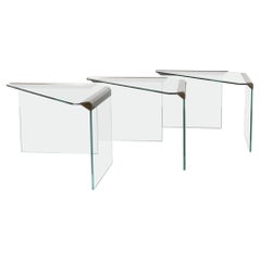 Set di tre tavoli a triangolo in vetro e bronzo di Pierangelo Gallotti, anni '70