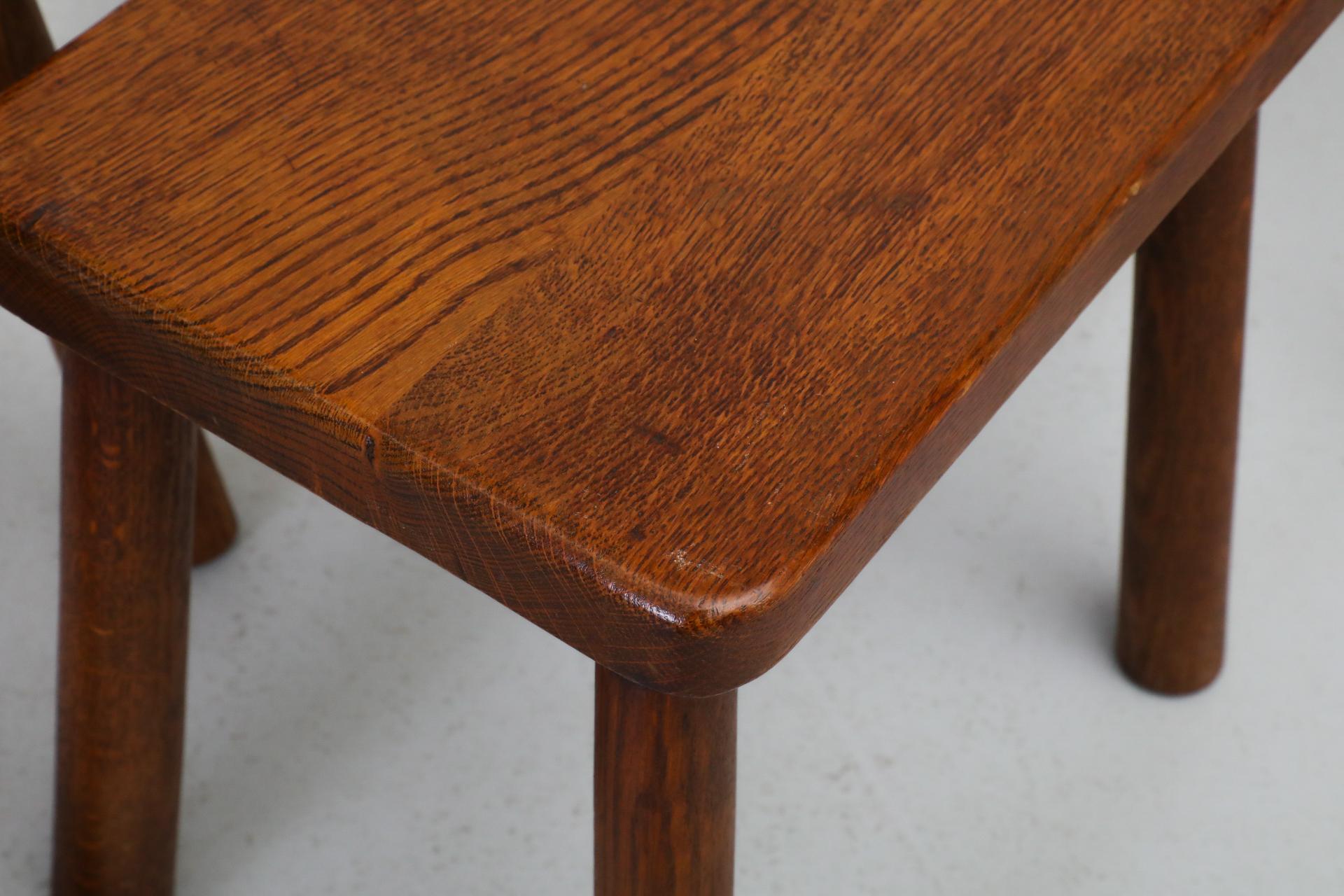 Ensemble de trois tables gigognes brutalistes en chêne de style Pierre Chapo avec pieds élancés en vente 13