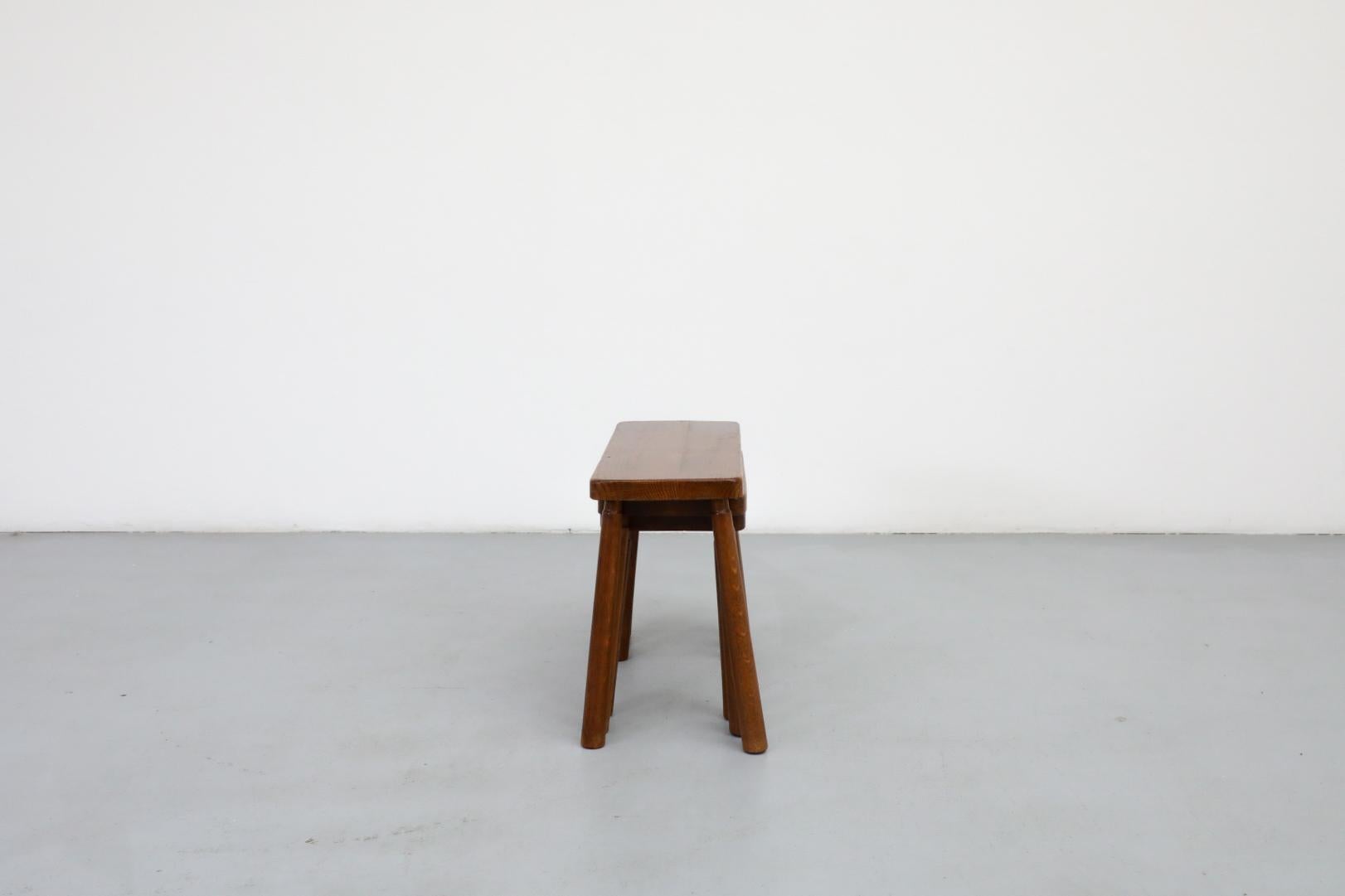 Ensemble de trois tables gigognes brutalistes en chêne de style Pierre Chapo avec pieds élancés Bon état - En vente à Los Angeles, CA