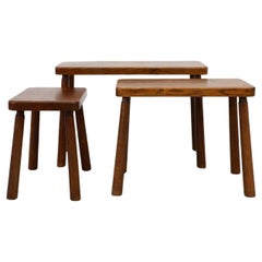 Set aus drei brutalistischen Eichenholz-Stapeltischen im Pierre Chapo-Stil mit schlanken Beinen