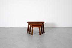 Satz von drei Pierre Chapo Style Massiv Eiche Nesting Tables