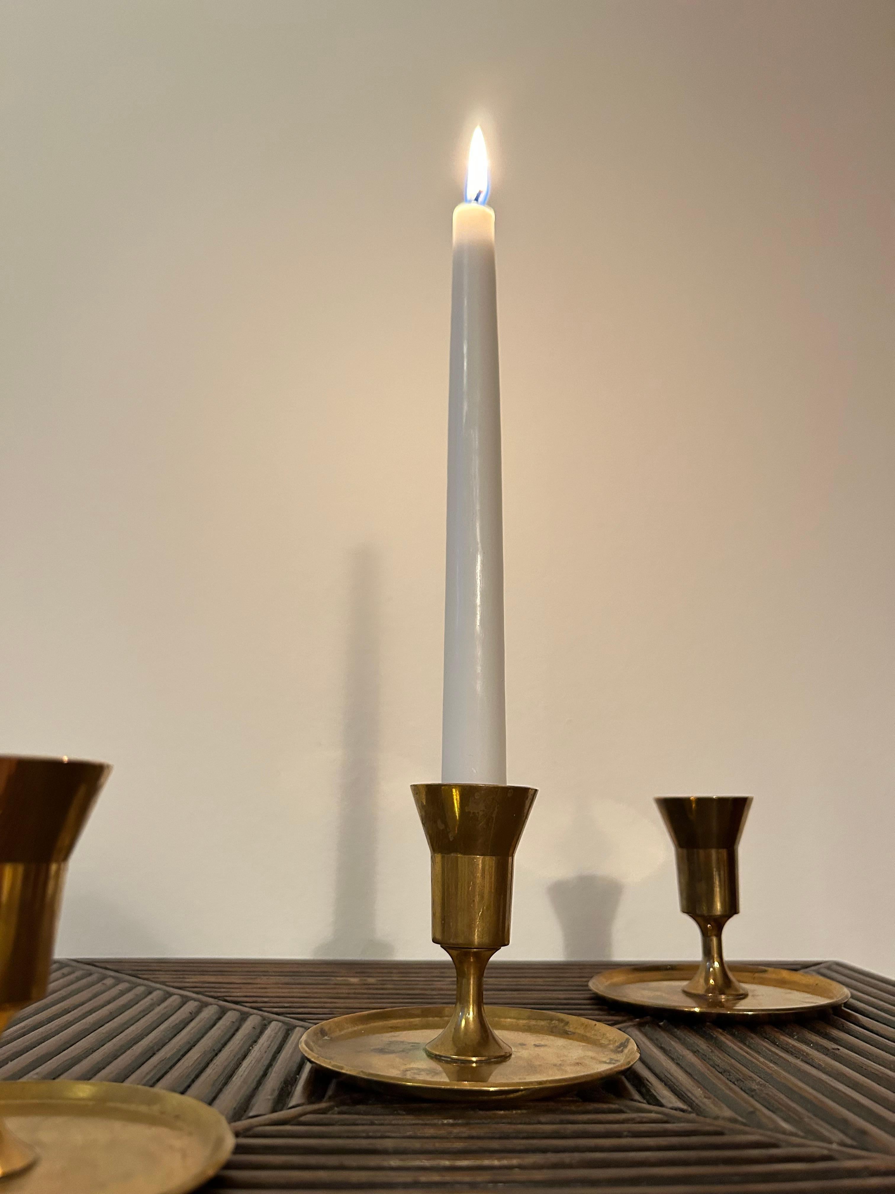 Set of three Pierre Forssell candle sticks in brass In Good Condition For Sale In Valby, 84