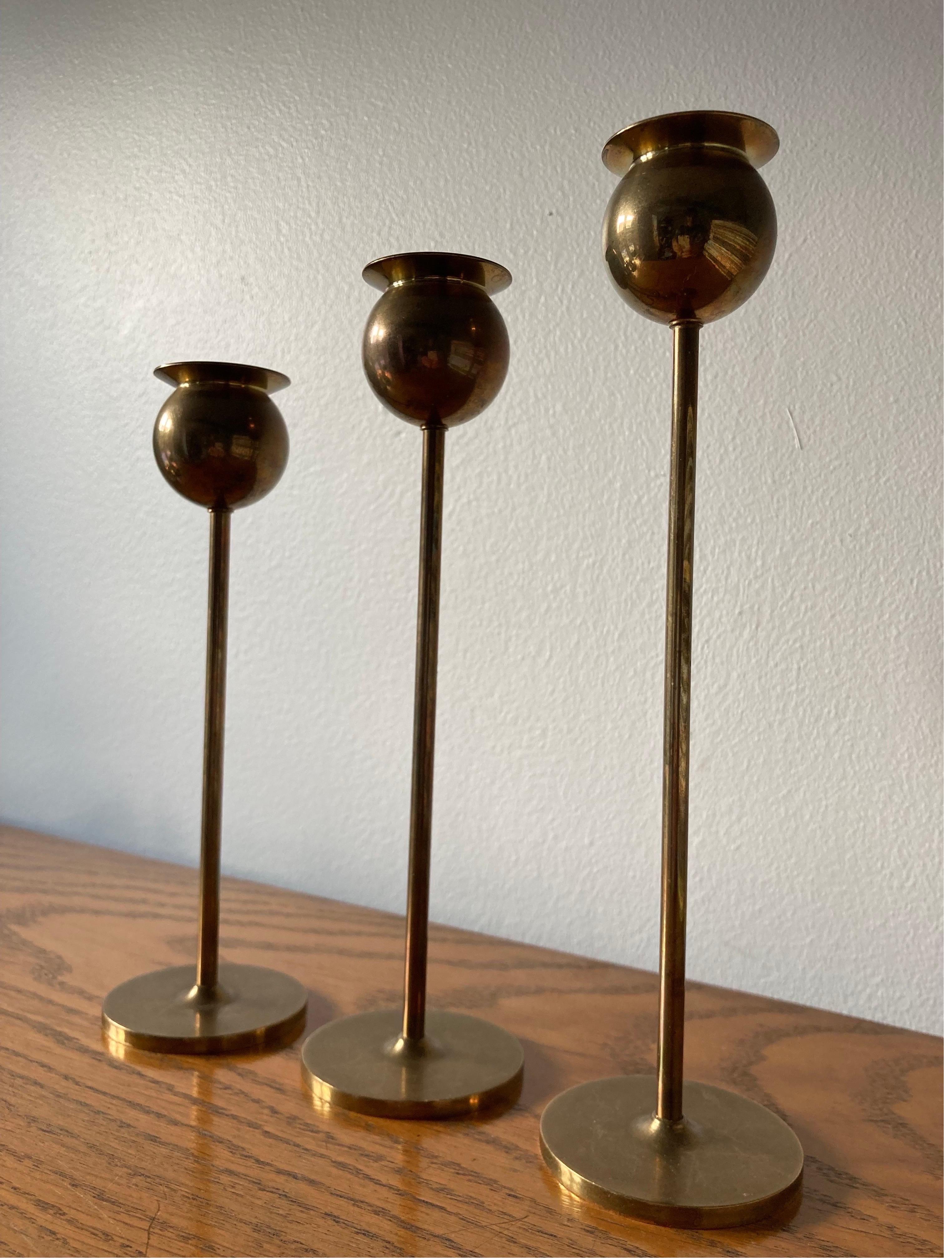Set von drei Pierre Forssell-Tulpen-Kerzenhaltern, hergestellt von Skultuna (Skandinavische Moderne) im Angebot