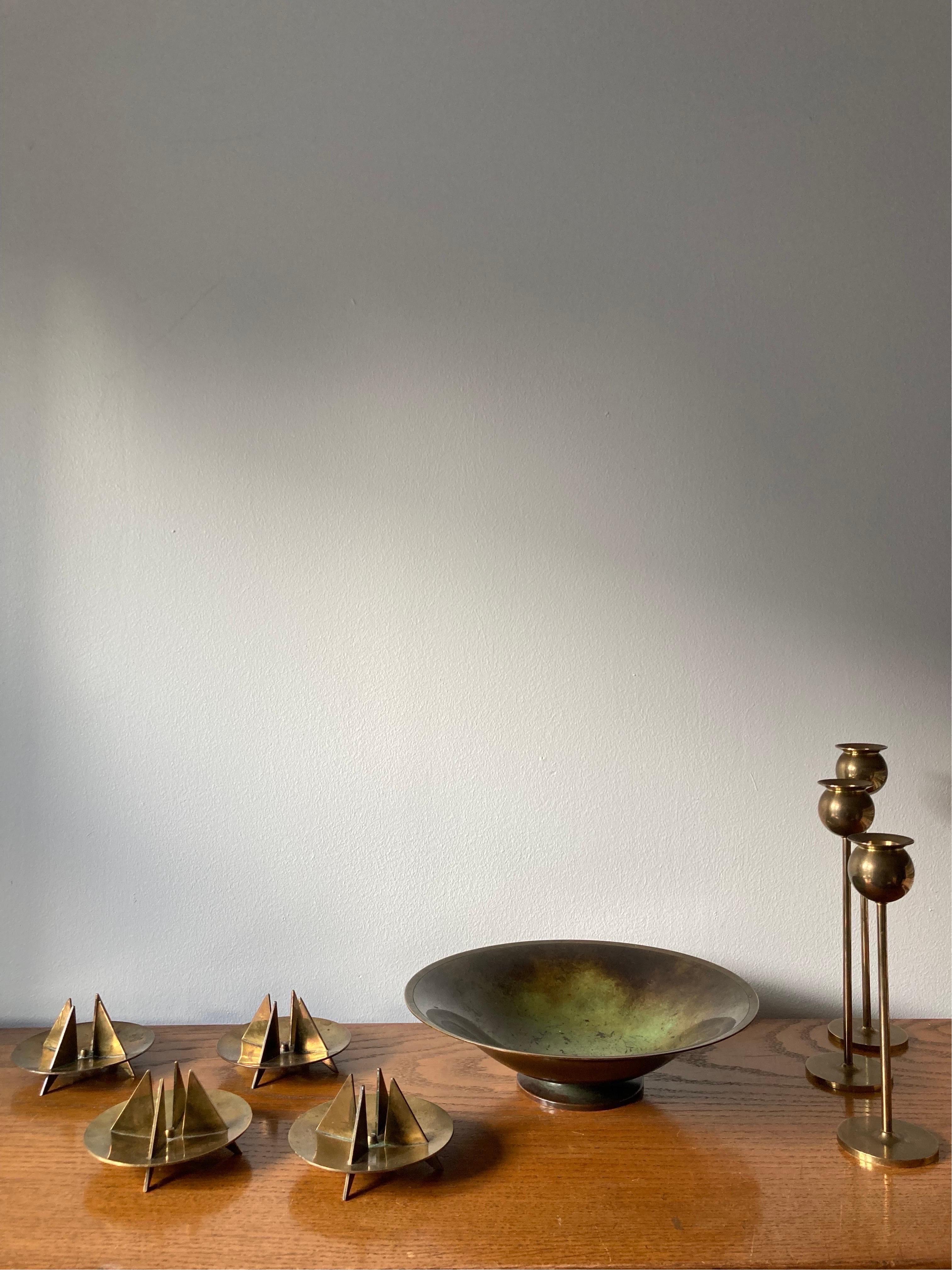 Set von drei Pierre Forssell-Tulpen-Kerzenhaltern, hergestellt von Skultuna (Patiniert) im Angebot