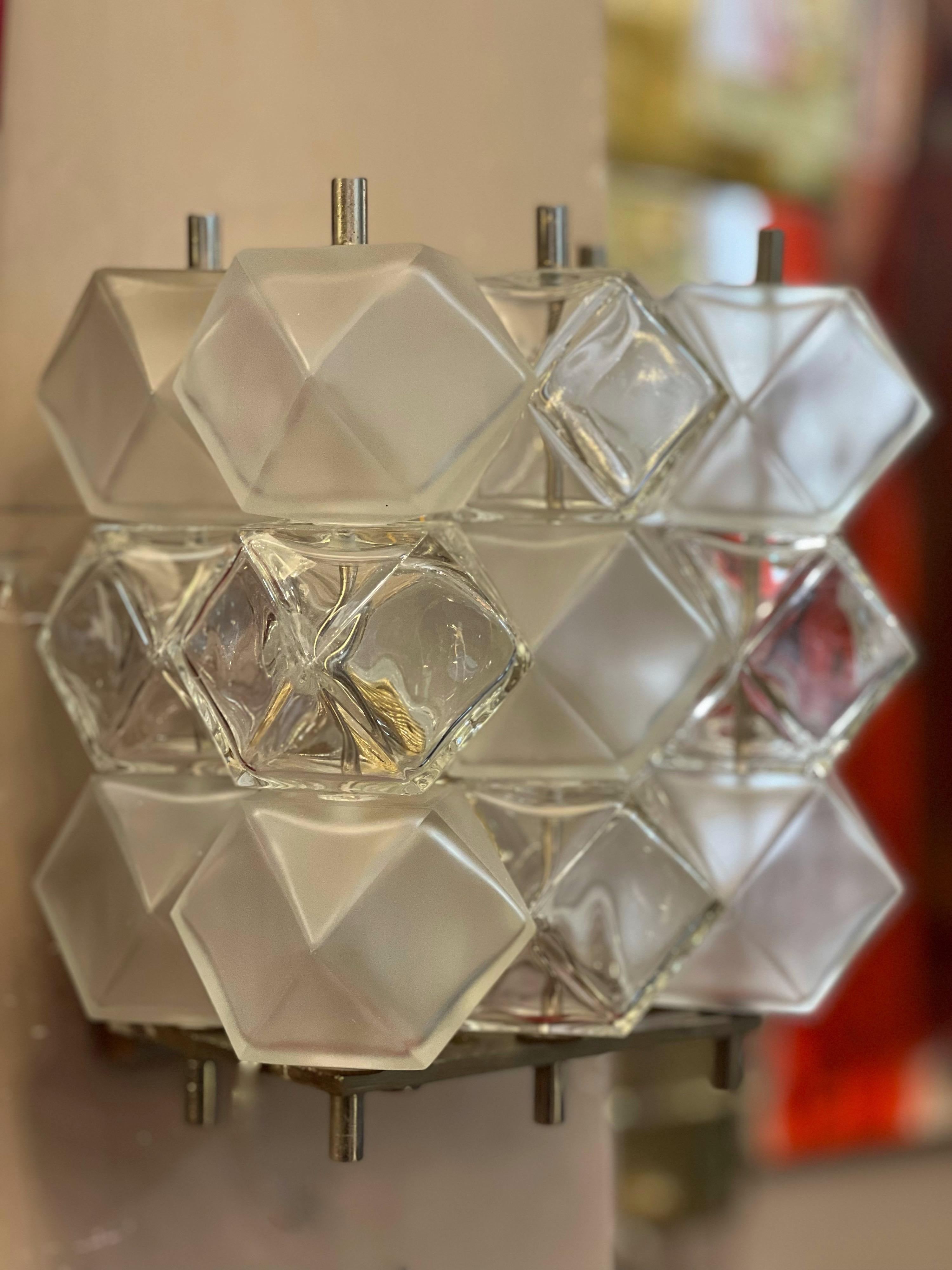 Set of three Polyhedral Murano Glass Cubes Wall Sconces by Toso, 1950s 10
