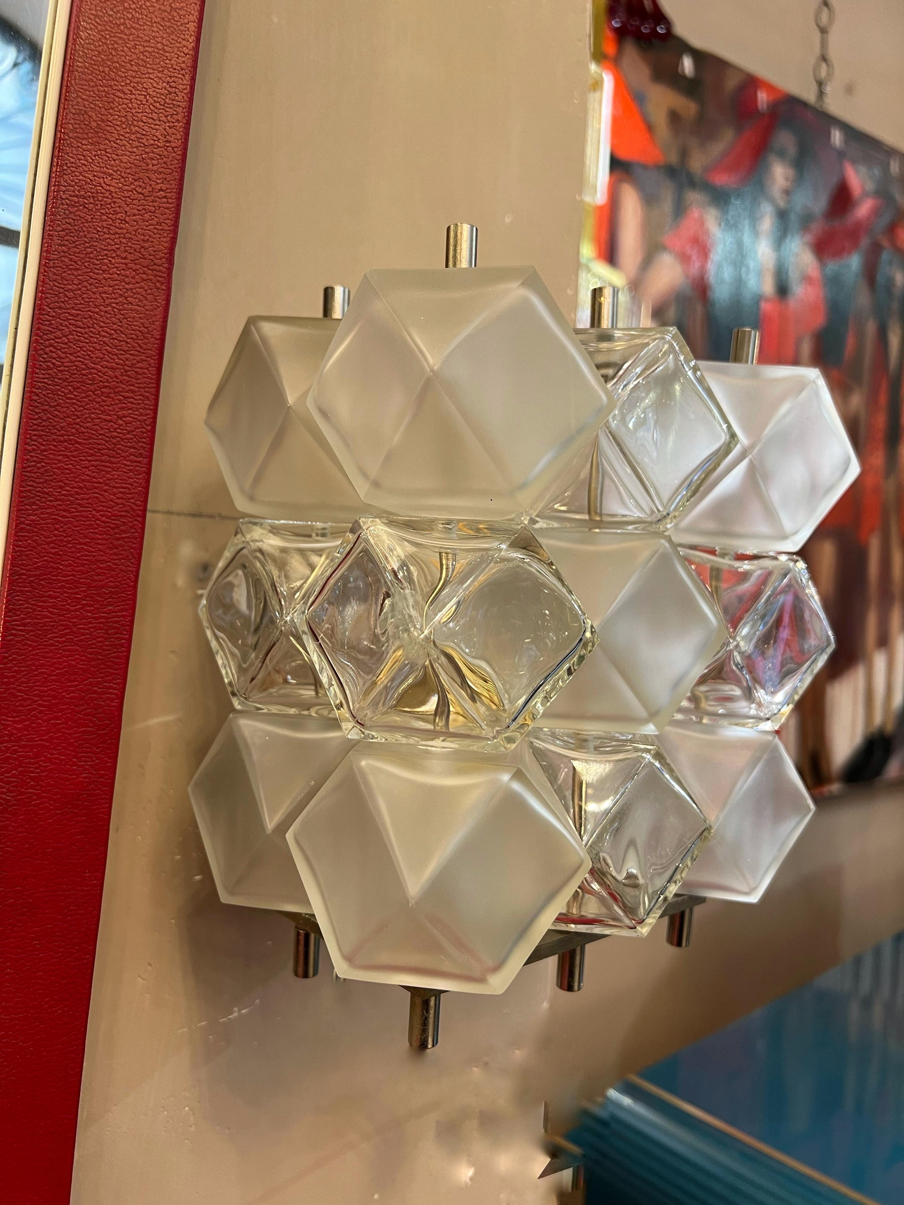 Set of three Polyhedral Murano Glass Cubes Wall Sconces by Toso, 1950s 11