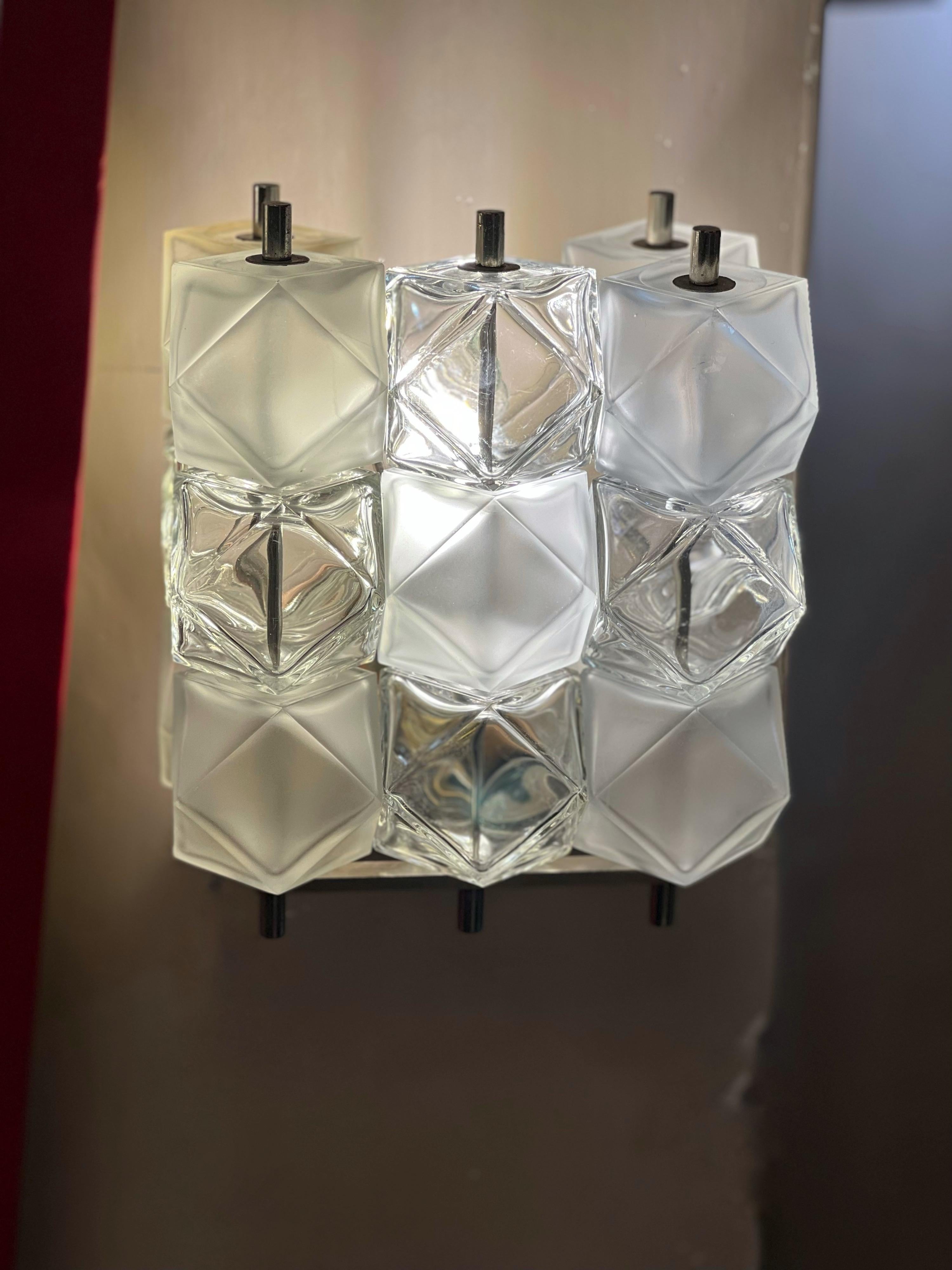 Set of three Polyhedral Murano Glass Cubes Wall Sconces by Toso, 1950s In Good Condition In Florence, IT