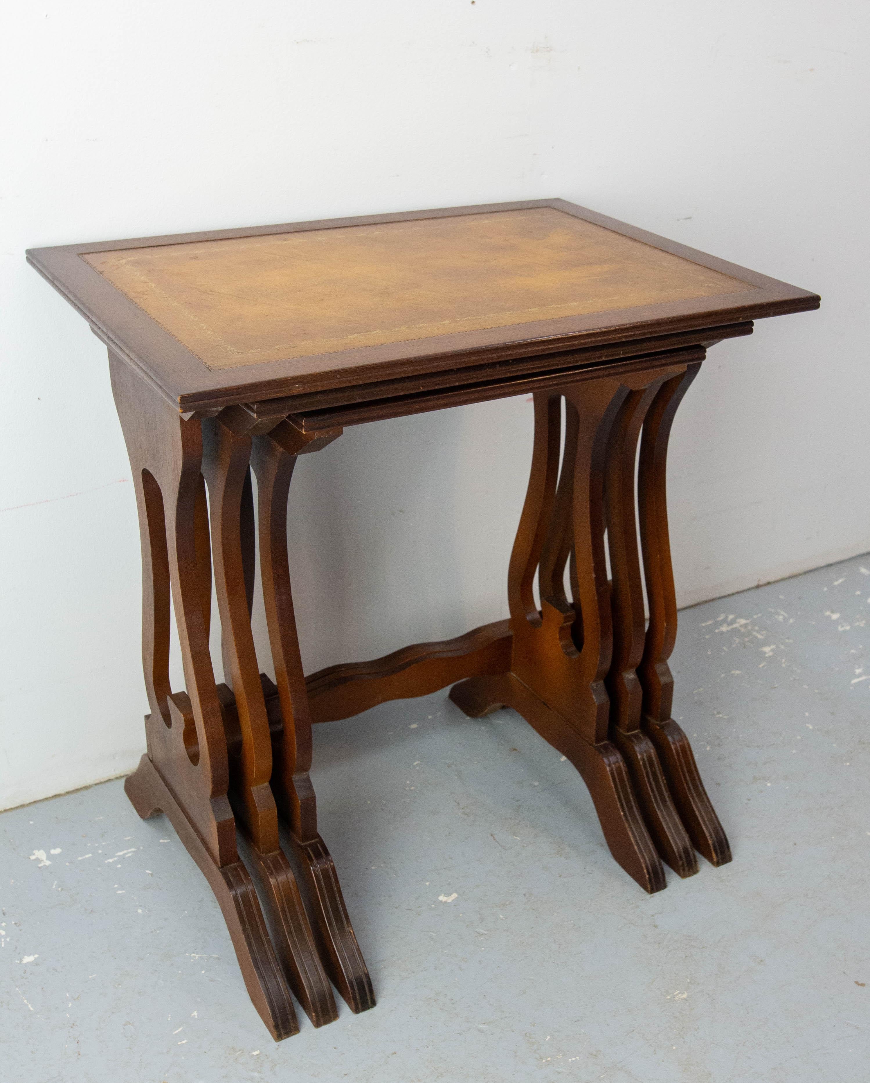 Mid-Century Modern Set of Three Poplar Nesting Tables with Top Recovered of Leather Mid-Century For Sale