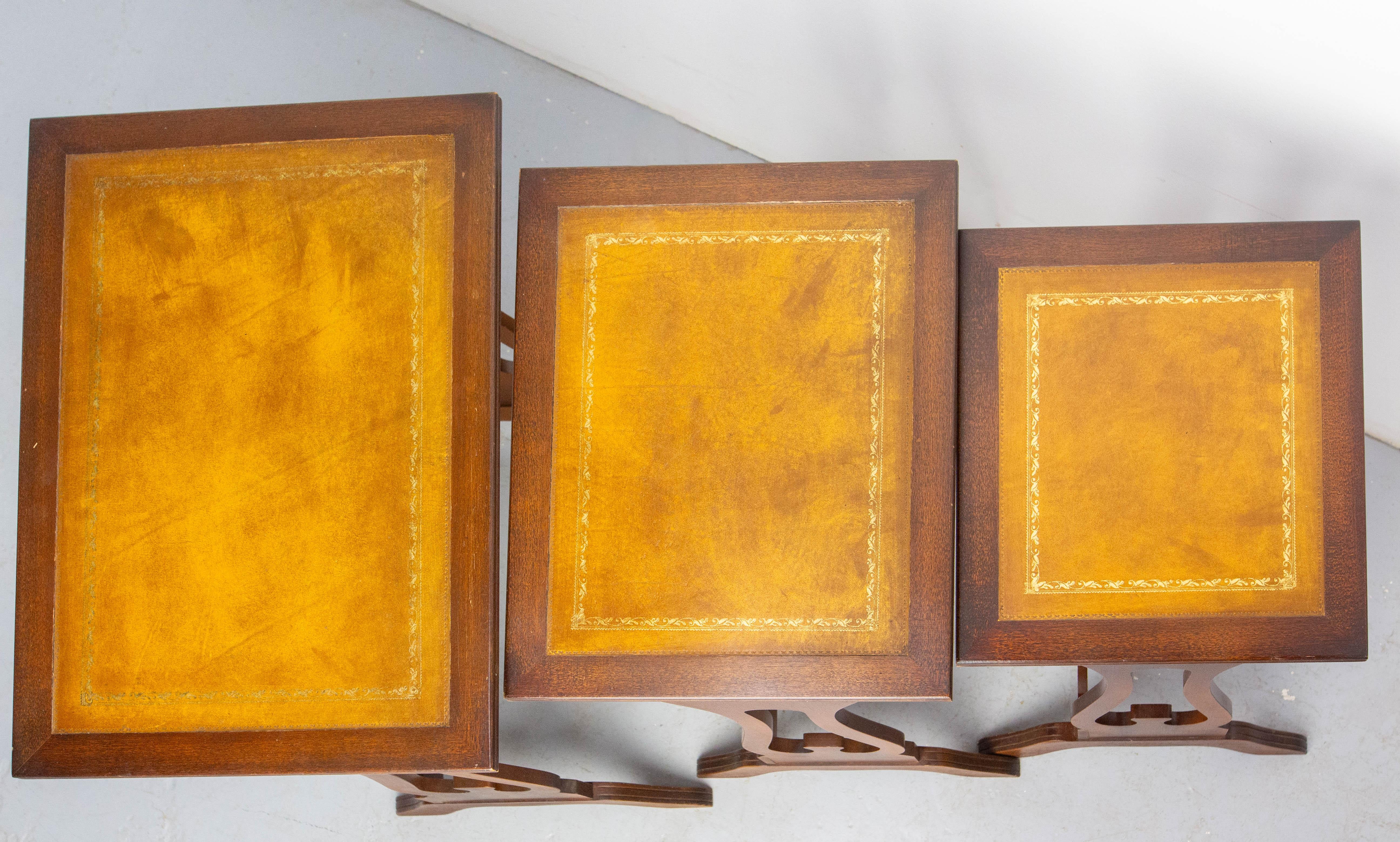 Set of Three Poplar Nesting Tables with Top Recovered of Leather Mid-Century For Sale 3