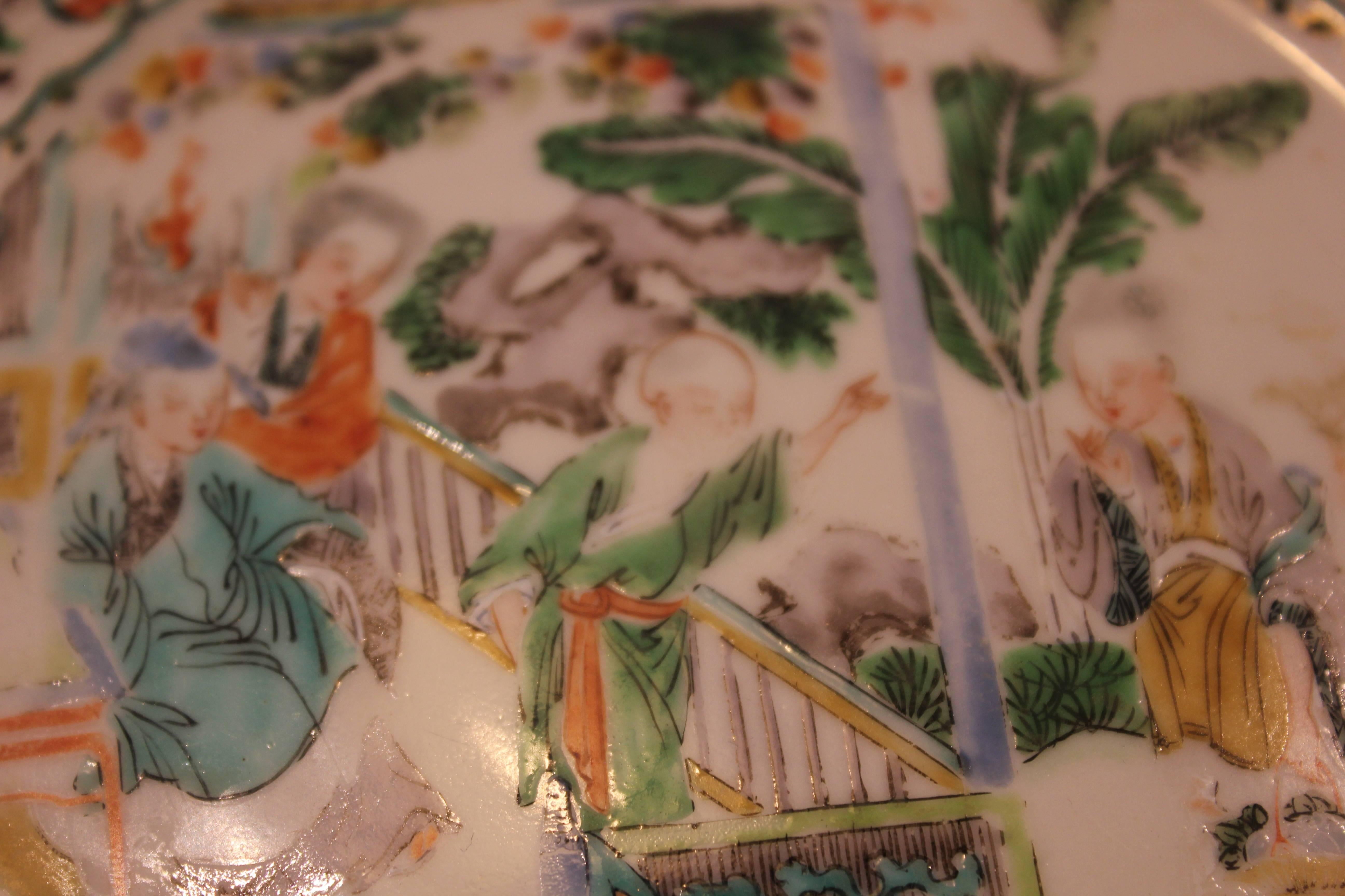 Set of Three Porcelain Famille Verte Plates with Chinoiserie Design In Excellent Condition In Houston, TX