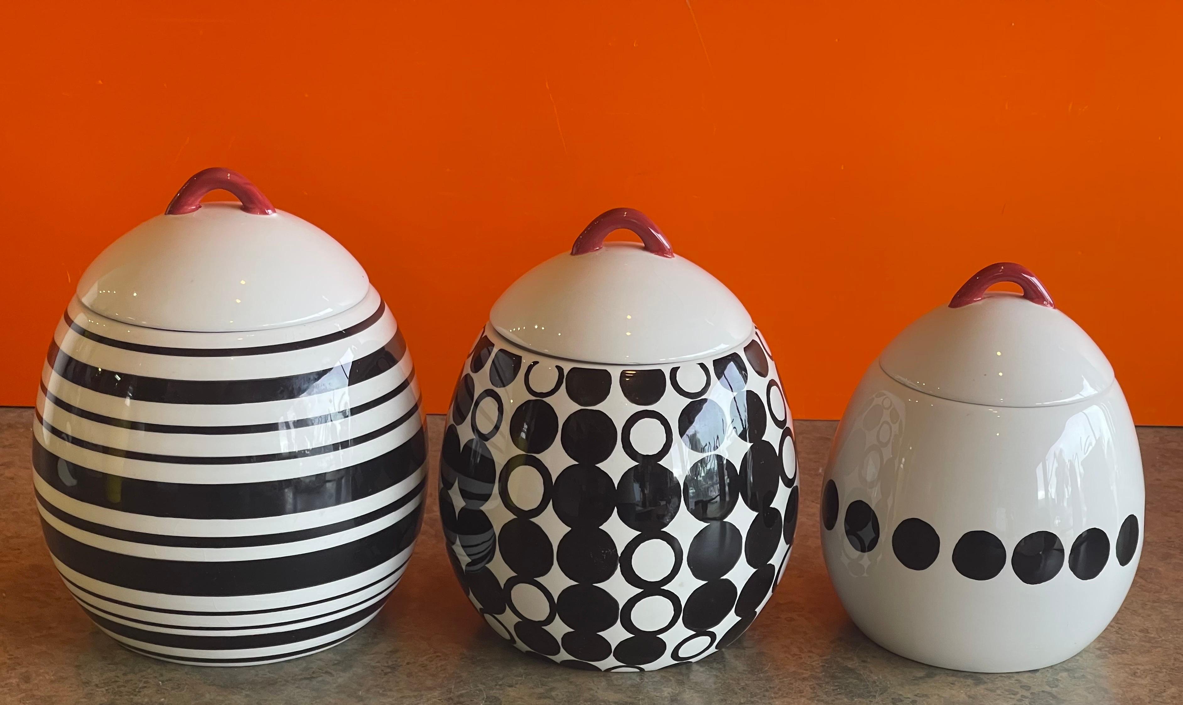 Postmoderne Keramik-Aufbewahrungsschalen aus Keramik im Angebot 6