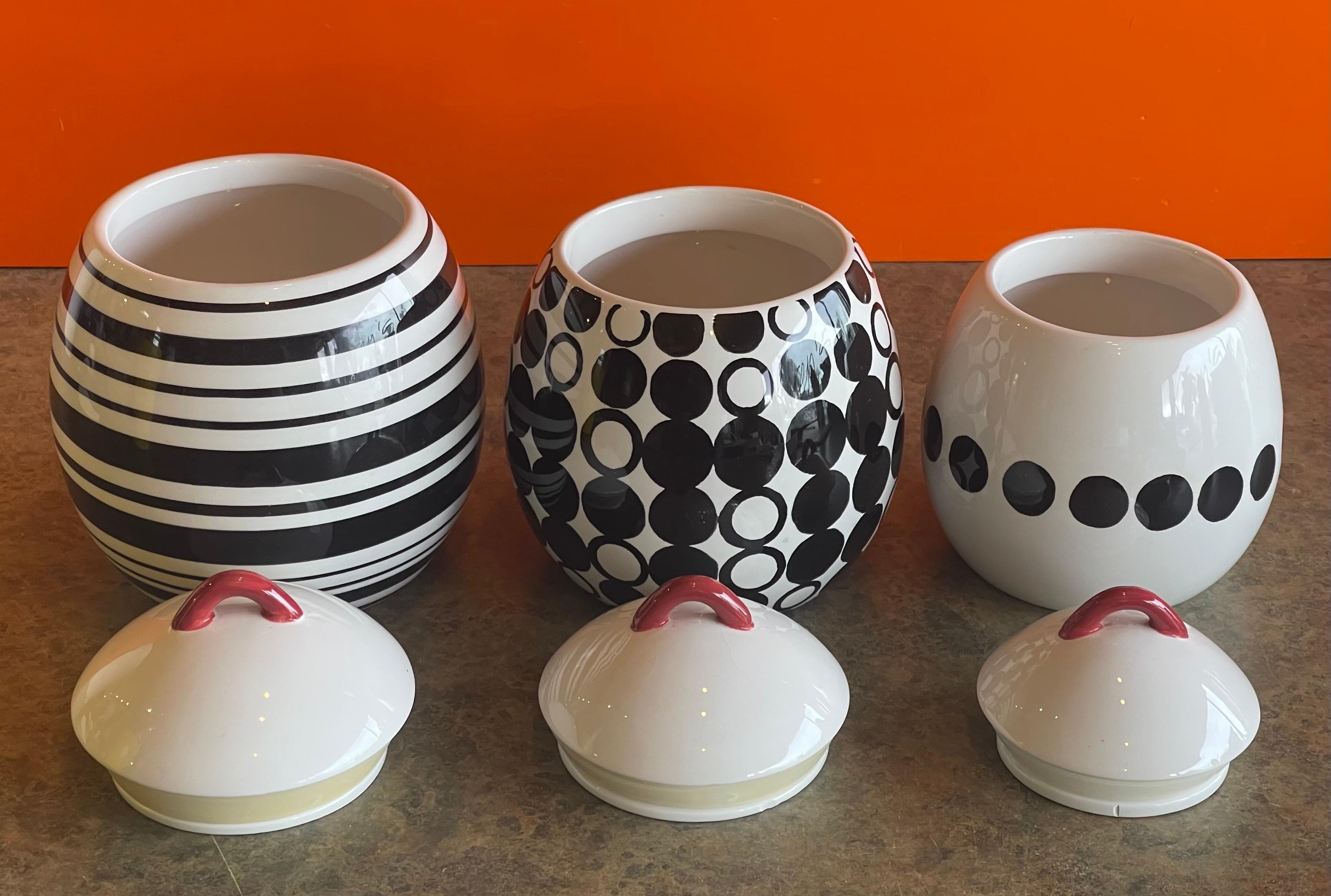 Postmoderne Keramik-Aufbewahrungsschalen aus Keramik (Chinesisch) im Angebot