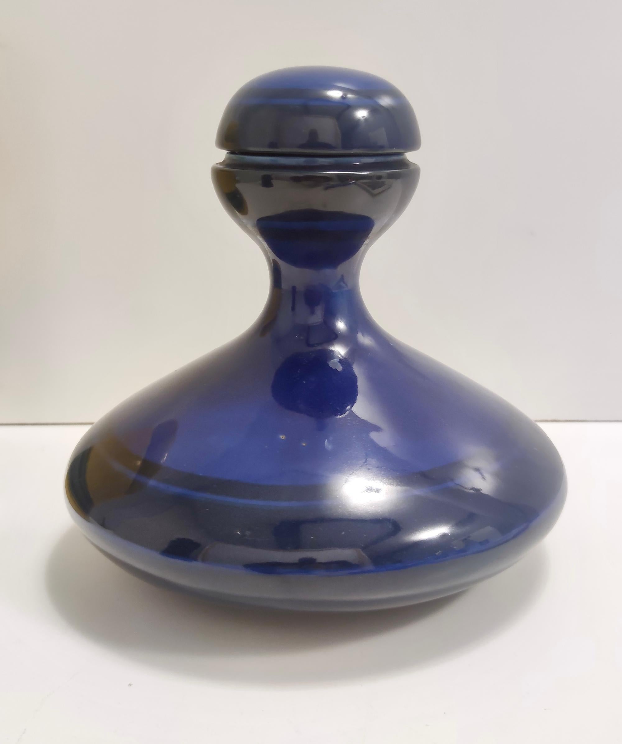Satz von drei postmodernen blau und gelb glasierten Vasen und Flaschen von Parravicini im Angebot 5