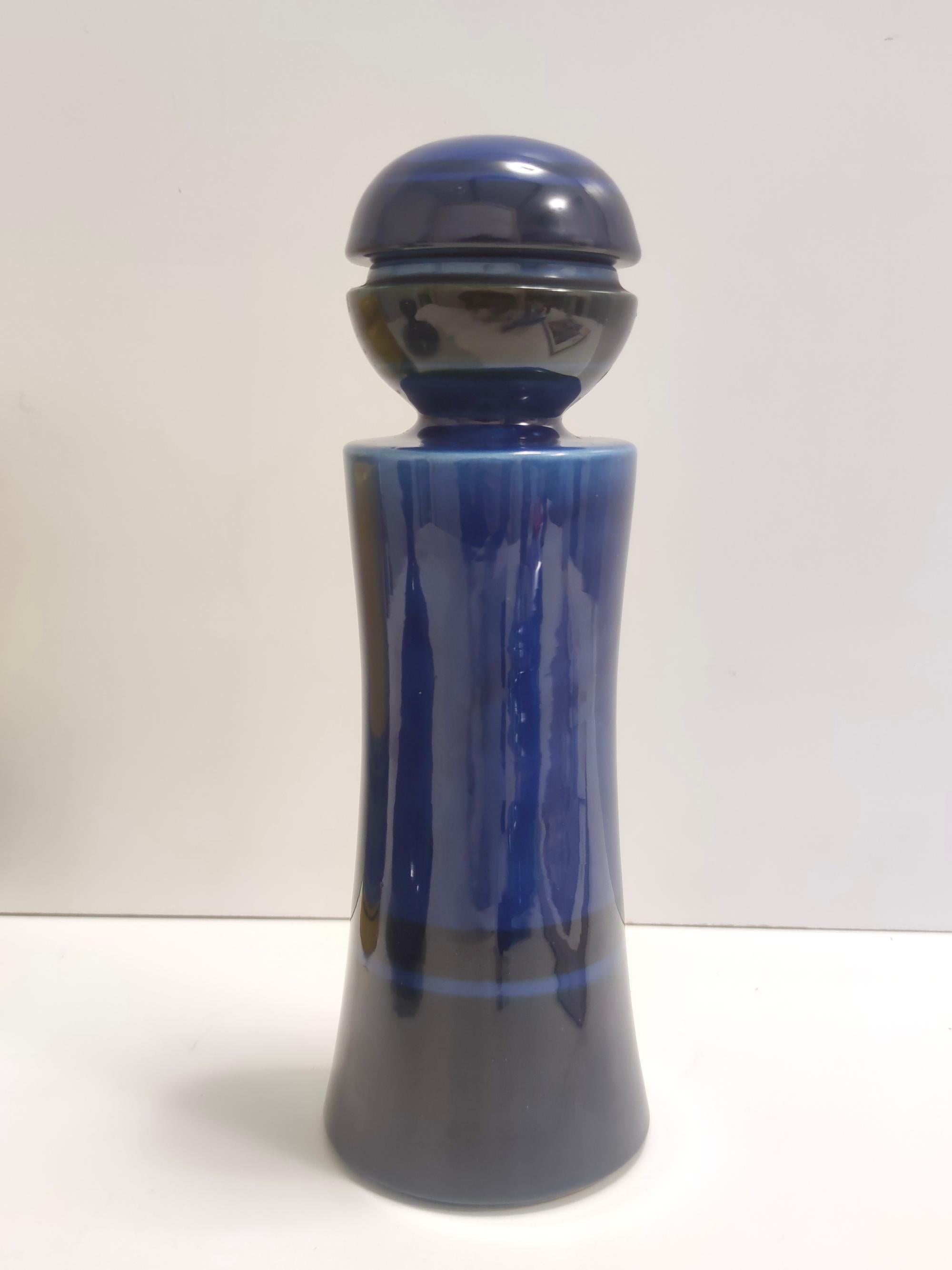 Satz von drei postmodernen blau und gelb glasierten Vasen und Flaschen von Parravicini im Zustand „Hervorragend“ im Angebot in Bresso, Lombardy