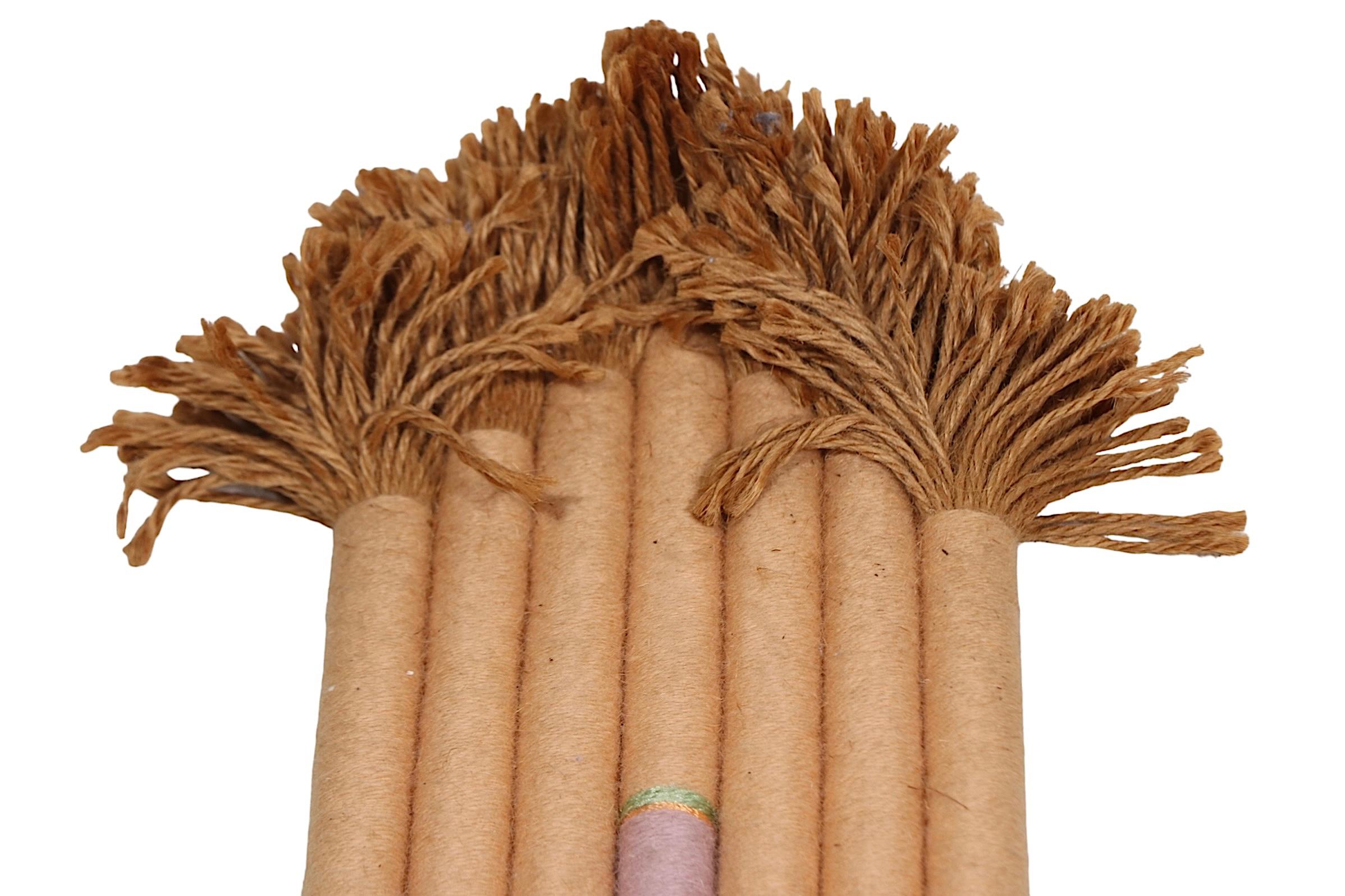 Set von drei postmodernen Wandbehängen aus Macrame (Wolle) im Angebot