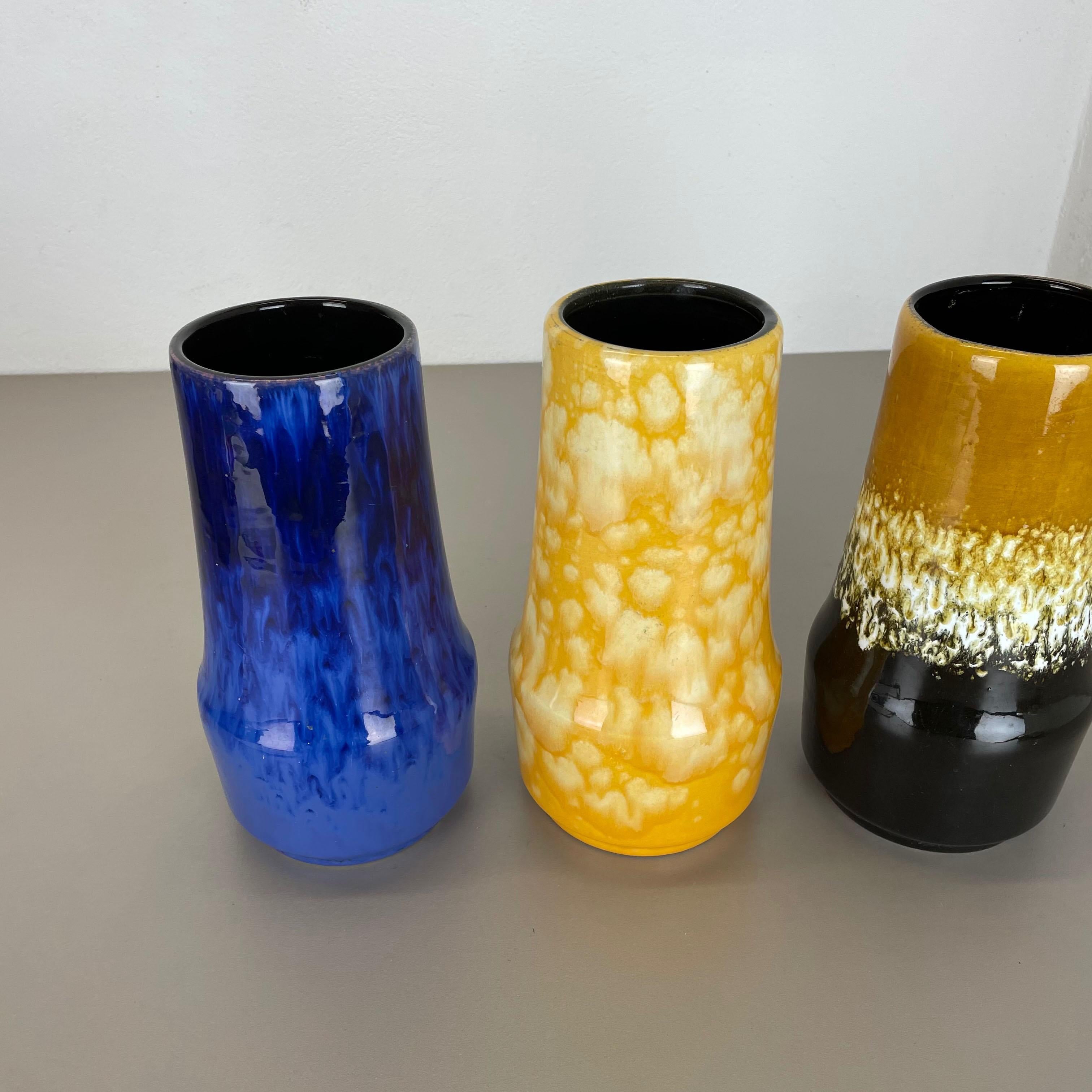 Set von drei „Supercolor“-Vasen aus Keramik „Fast Lava“ von Scheurich, Deutschland 1970er Jahre im Zustand „Gut“ im Angebot in Kirchlengern, DE