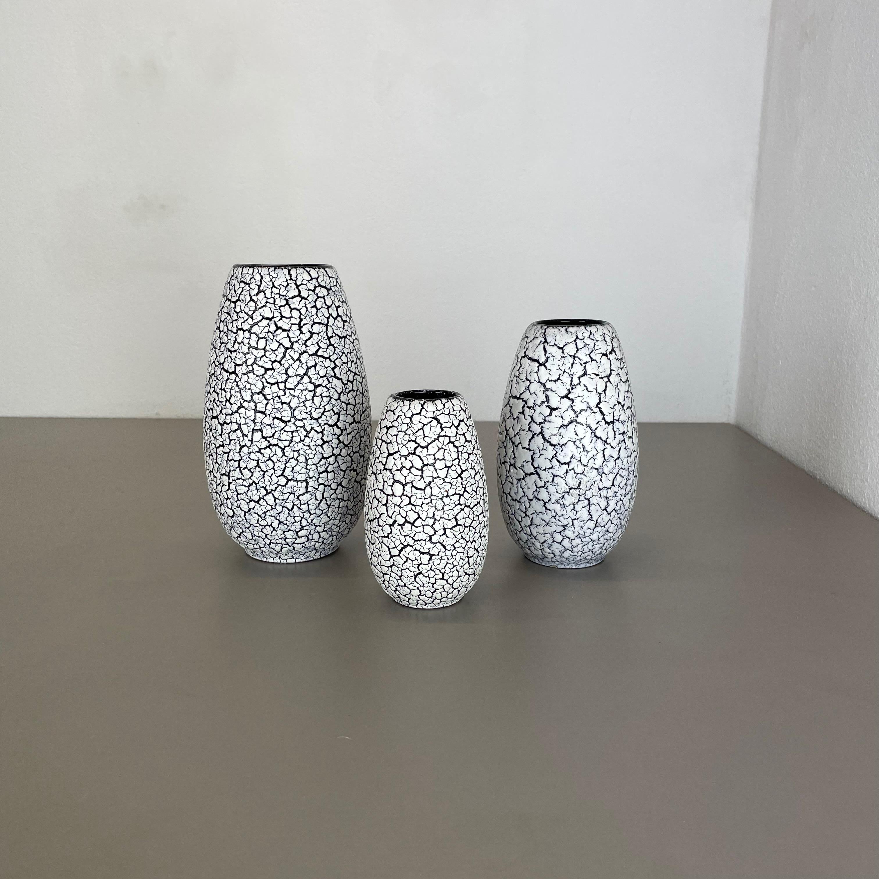 Mid-Century Modern Ensemble de trois vases en poterie de lave grasse Craquele de Jasba, Allemagne, 1970 en vente