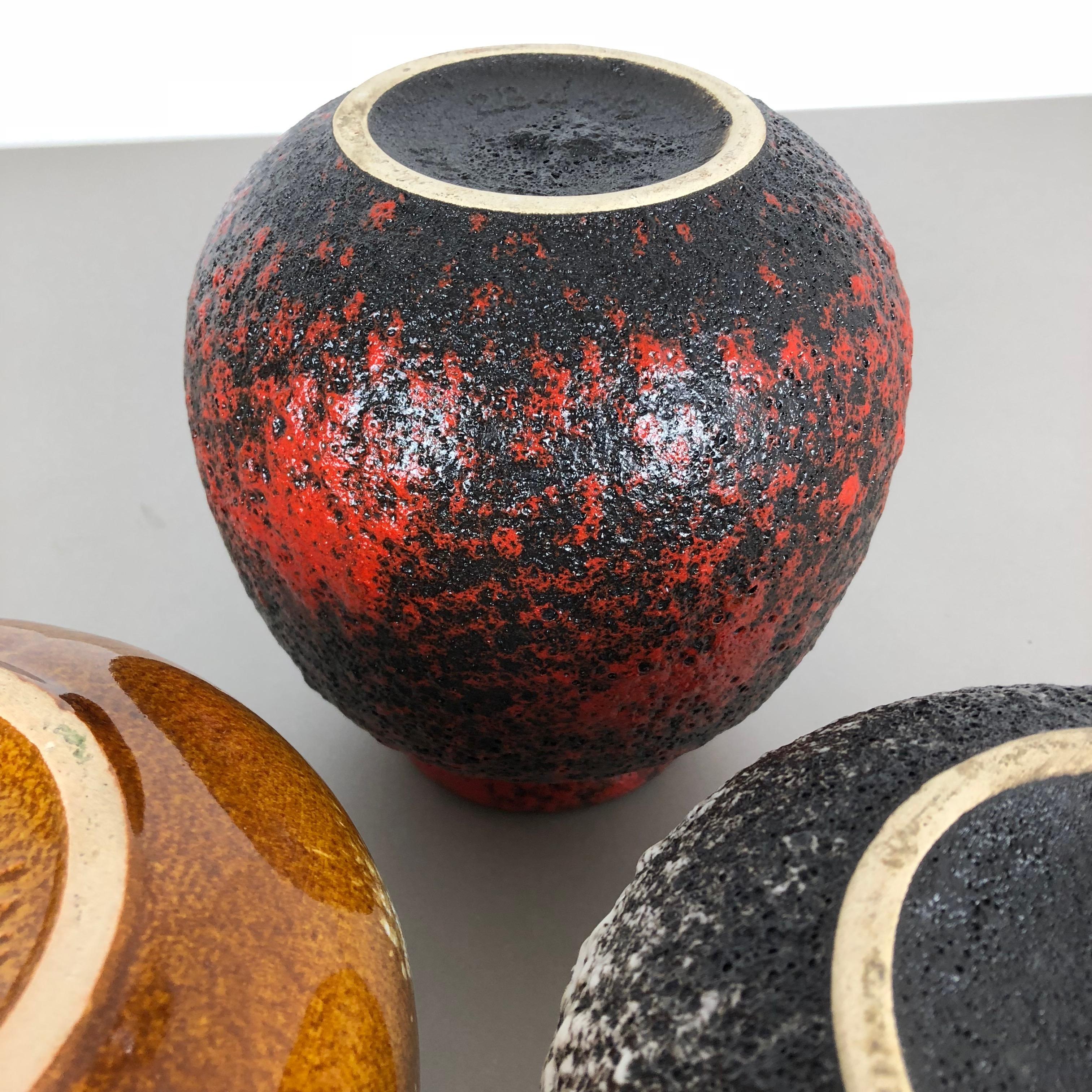 Set von drei flachen Lava-Vasen aus Keramik „Multi-Color“ von Scheurich, Deutschland, 1970er Jahre im Angebot 14