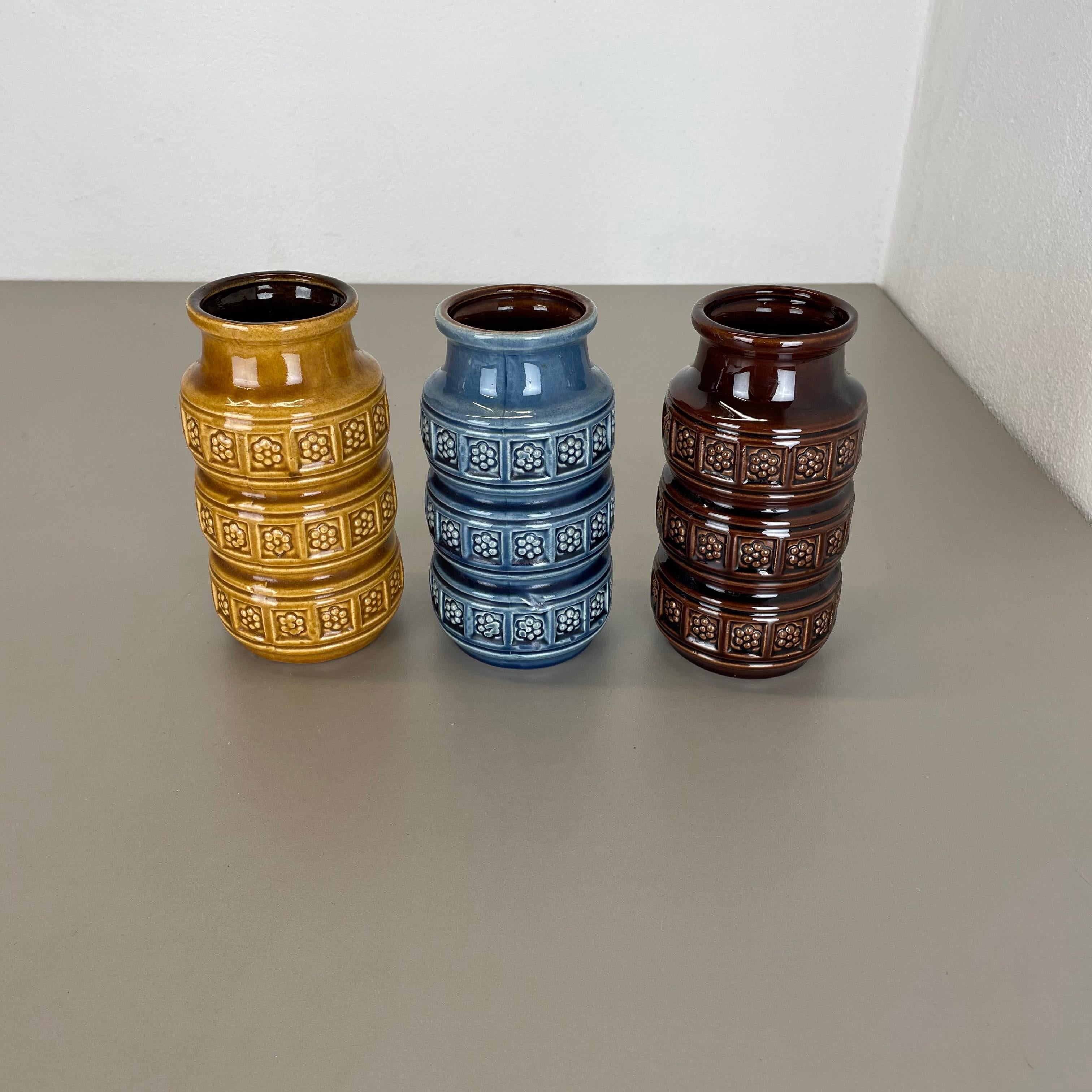 Article:

Set of three fat lava art vases

Model:
268-18



Producer:

Scheurich, Germany



Decade:

1970s




These original vintage vases was produced in the 1970s in Germany. It is made of ceramic pottery in fat lava optic.