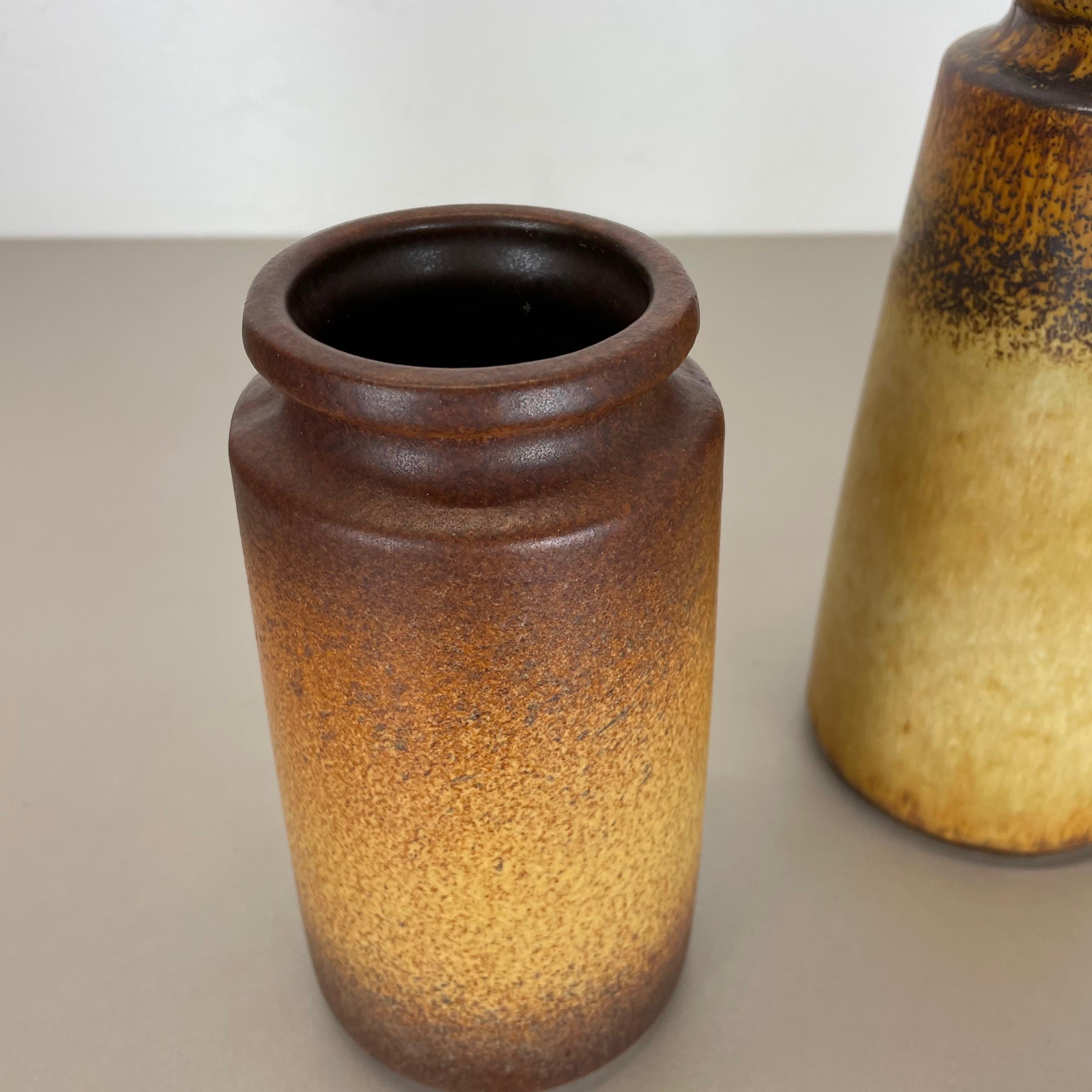 XX secolo Set di tre vasi in ceramica grassa 