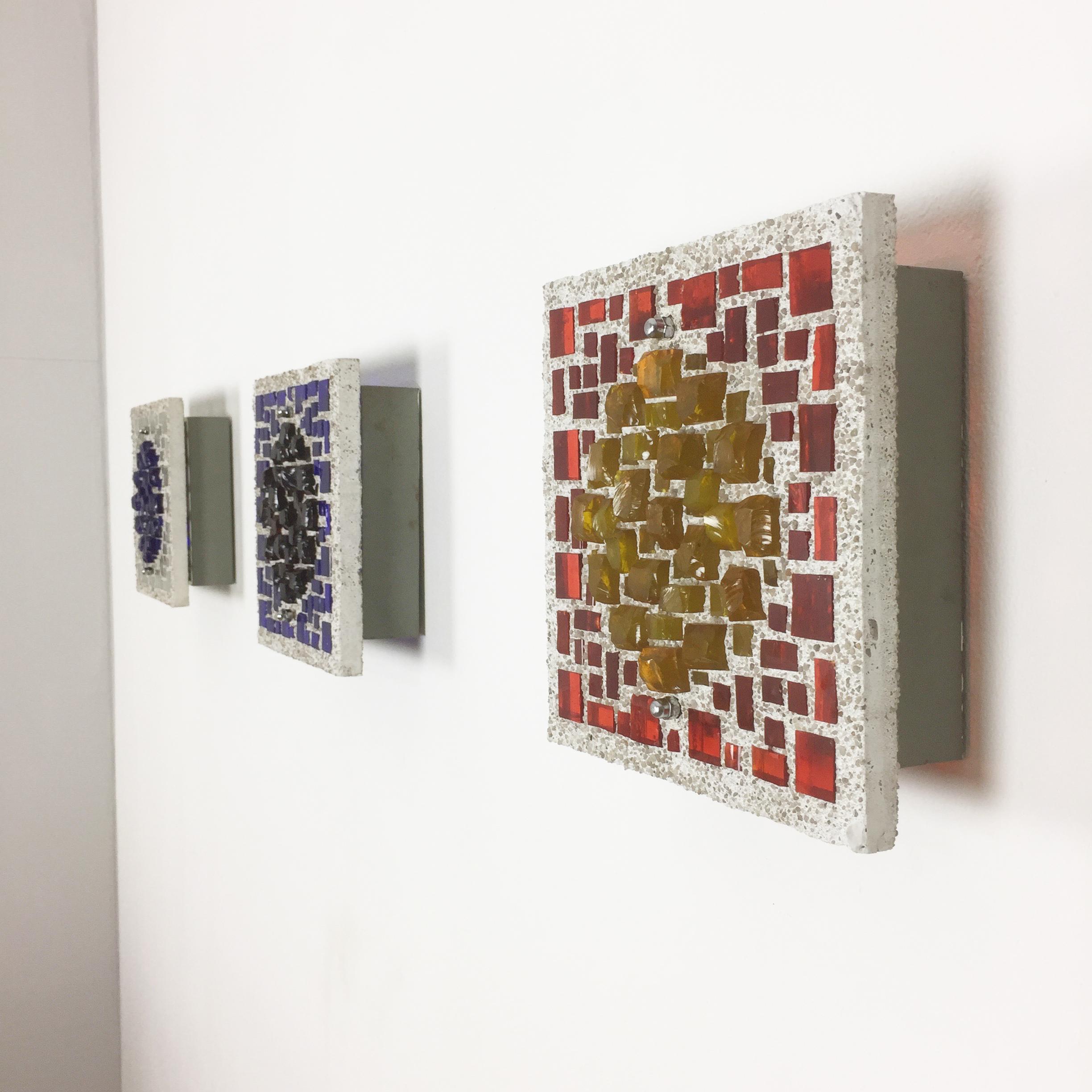 Juego de tres apliques modernistas psicodélicos de hormigón y cristal de los años 70, Alemania Metal en venta