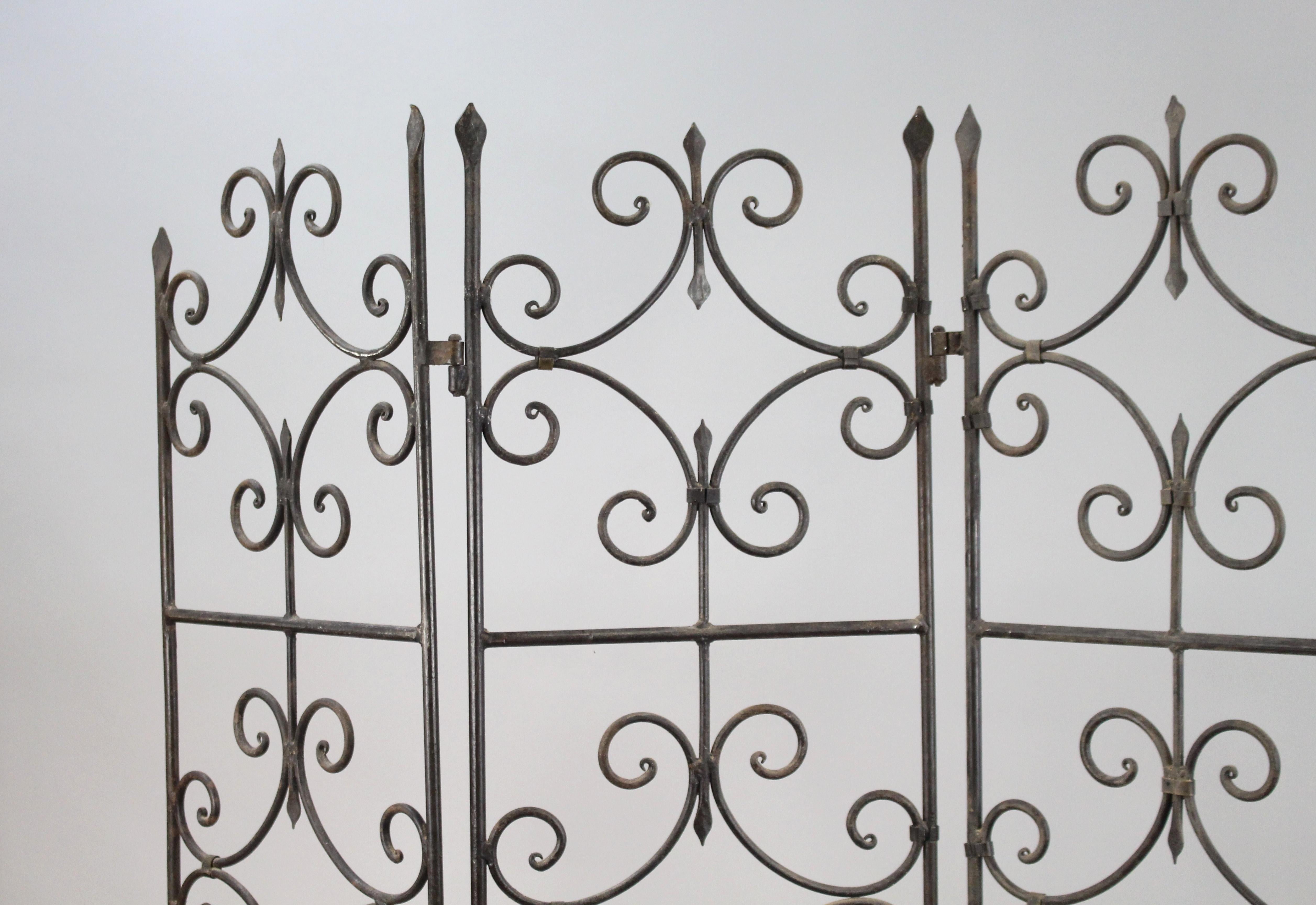 Set of Three Quality Heavy Old Wrought Iron Four Fold Screens In Good Condition In Worcester, Worcestershire