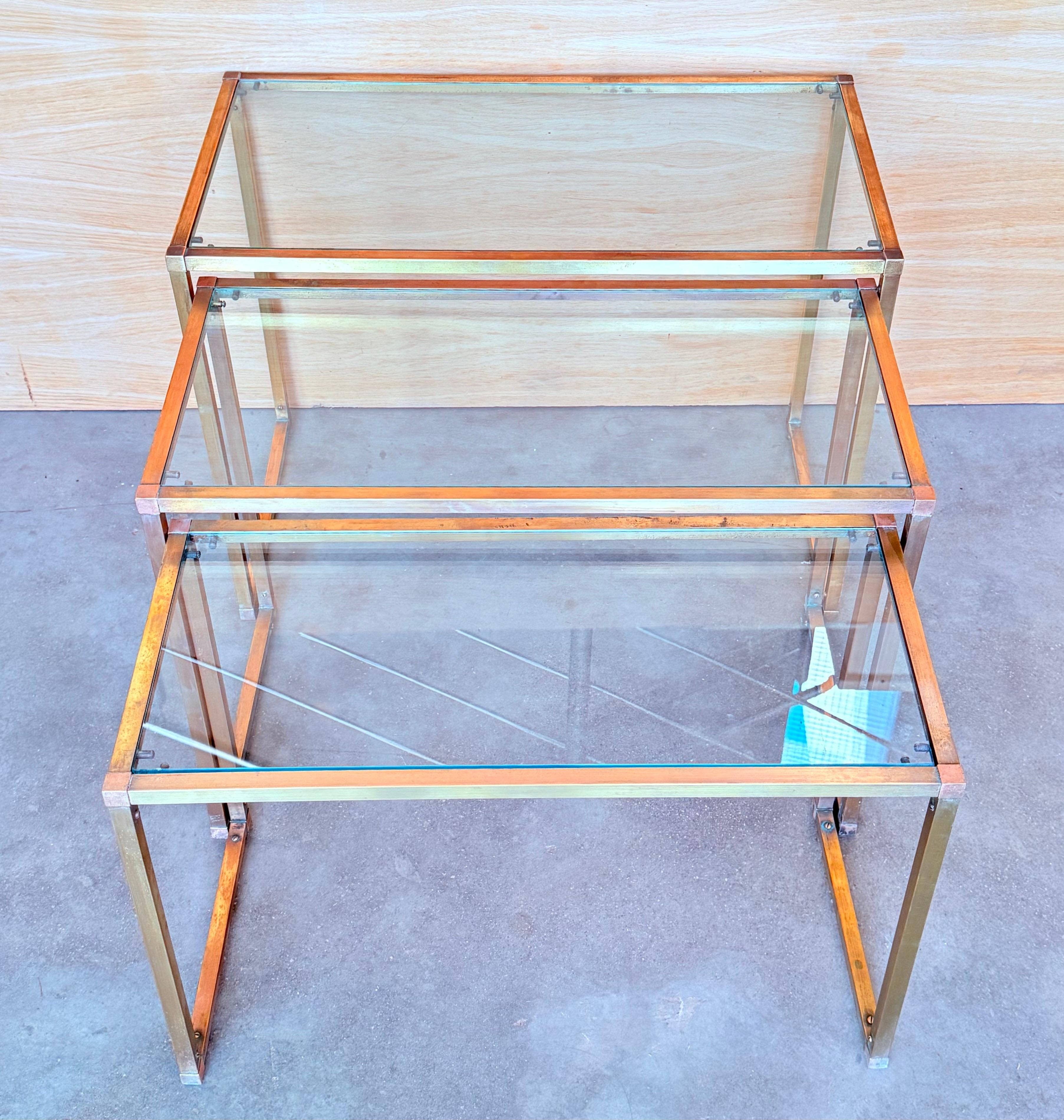 Set aus drei rechteckigen Nisttischen, italienisches Design 1970 in Messing (20. Jahrhundert) im Angebot