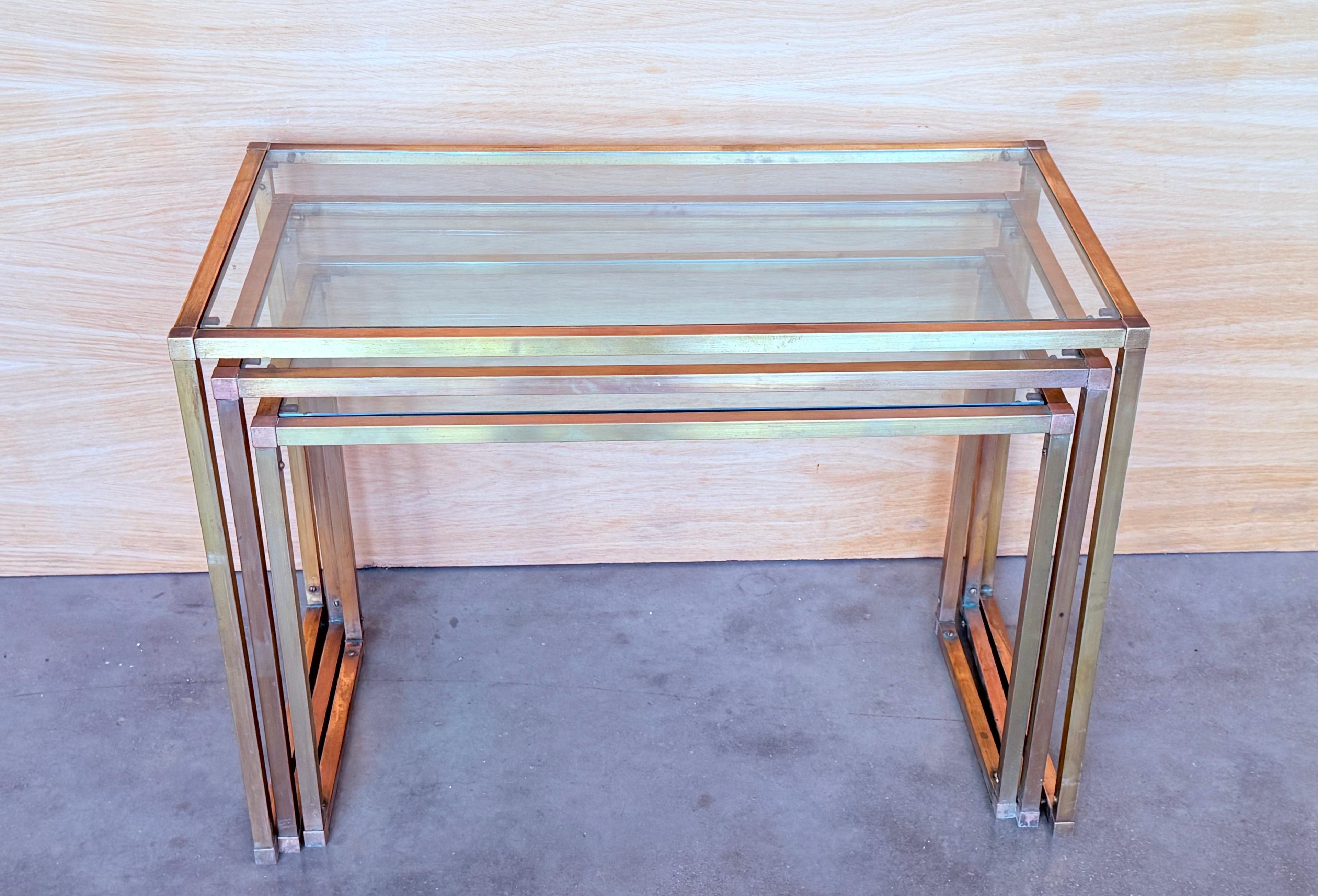 Set aus drei rechteckigen Nisttischen, italienisches Design 1970 in Messing im Angebot 2