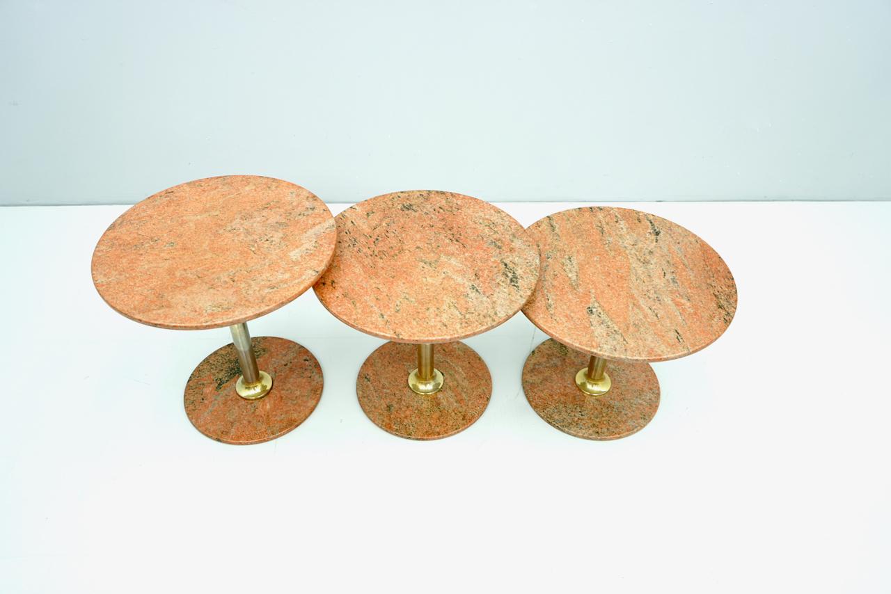 Mid-Century Modern Set of Three Red Marble and Brass Side or Nesting Tables, 1970s